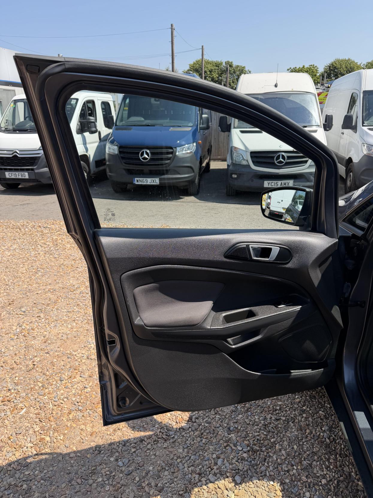 2015 Ford EcoSport 1.0T EcoBoost Zetec SUV 5dr Petrol Manual 2WD Euro 6 (s/s) (125 ps) - Thumbnail 18
