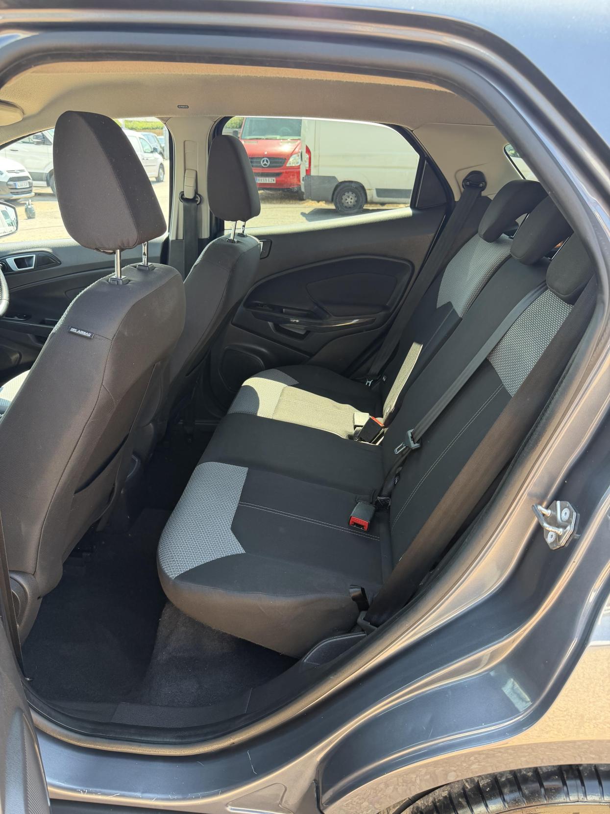 2015 Ford EcoSport 1.0T EcoBoost Zetec SUV 5dr Petrol Manual 2WD Euro 6 (s/s) (125 ps) - Thumbnail 26