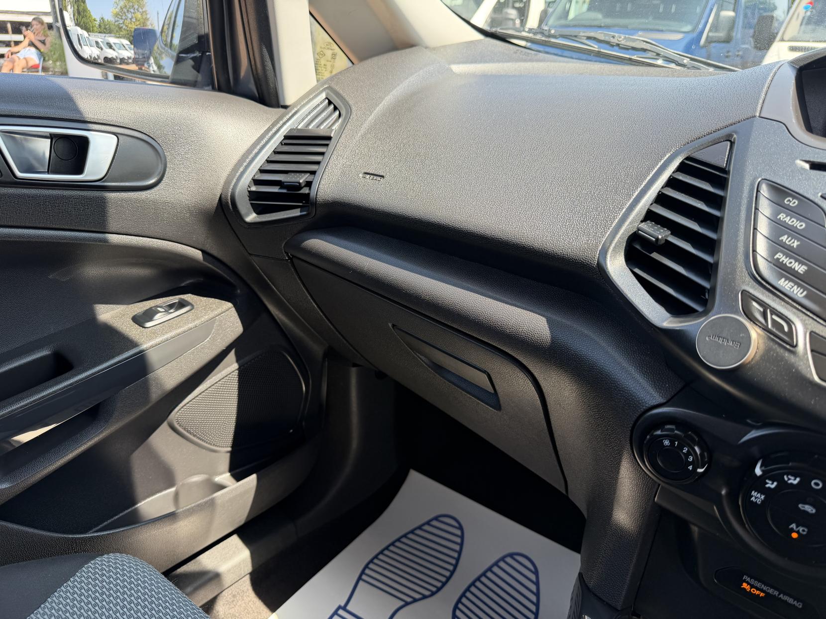 2015 Ford EcoSport 1.0T EcoBoost Zetec SUV 5dr Petrol Manual 2WD Euro 6 (s/s) (125 ps) - Thumbnail 40