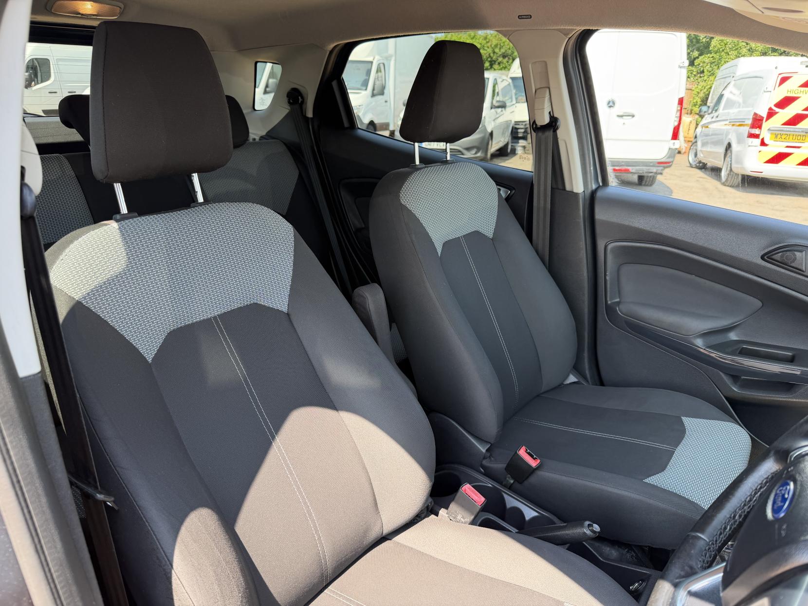 2015 Ford EcoSport 1.0T EcoBoost Zetec SUV 5dr Petrol Manual 2WD Euro 6 (s/s) (125 ps) - Thumbnail 16