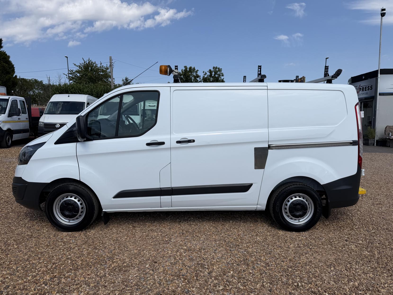 2016 Ford Transit Custom 2.2 TDCi 310 Panel Van 5dr Diesel Manual L2 H1 (186 g/km, 123 bhp) - Thumbnail 8