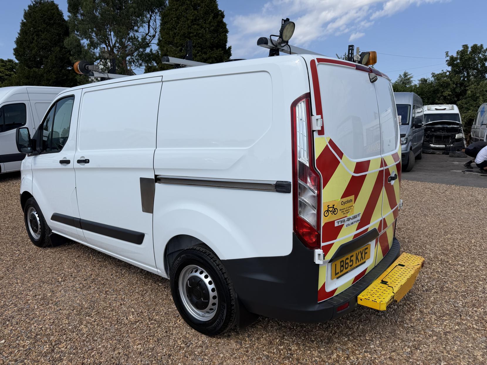 2016 Ford Transit Custom 2.2 TDCi 310 Panel Van 5dr Diesel Manual L2 H1 (186 g/km, 123 bhp) - Thumbnail 9