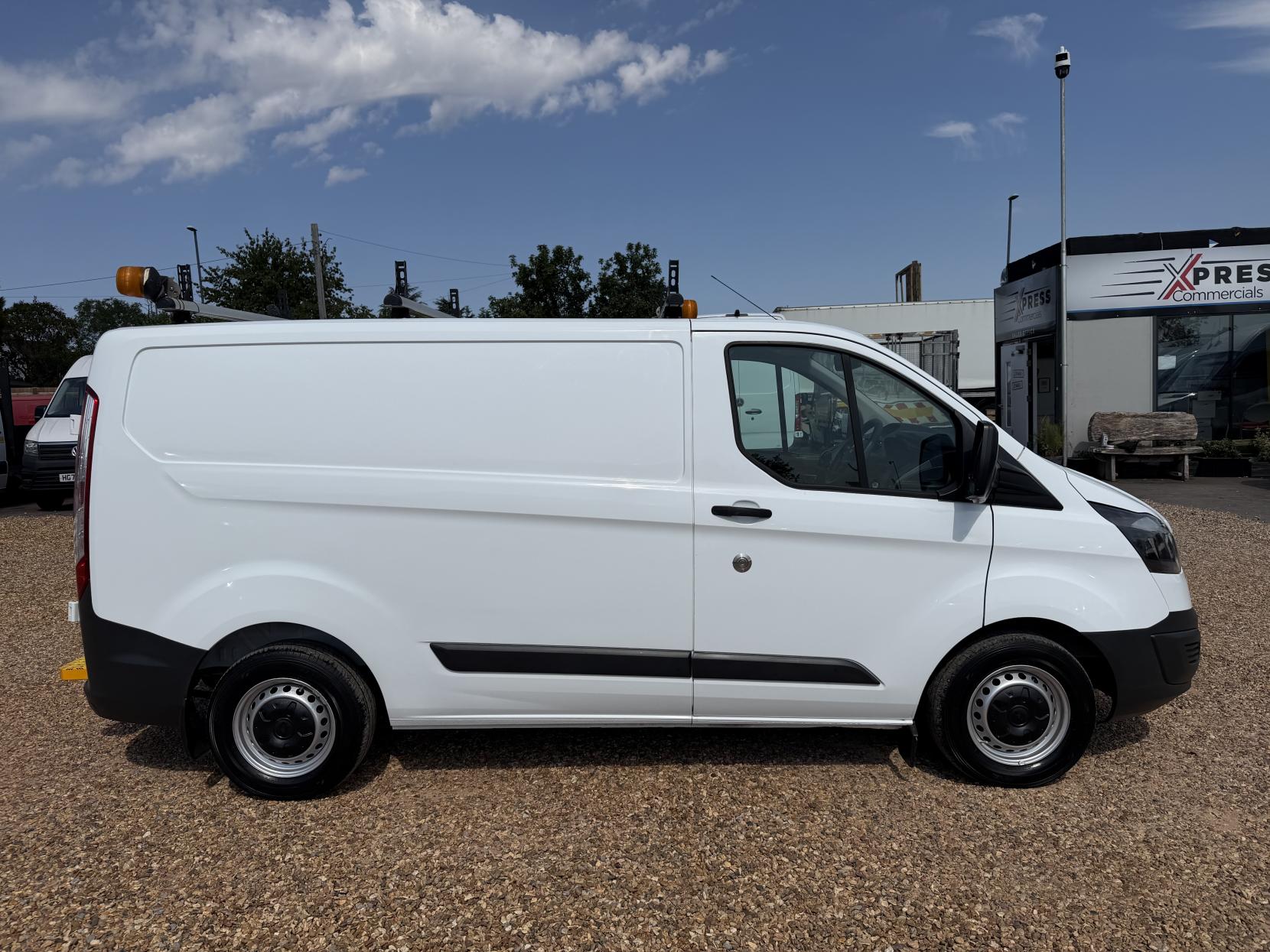 2016 Ford Transit Custom 2.2 TDCi 310 Panel Van 5dr Diesel Manual L2 H1 (186 g/km, 123 bhp) - Thumbnail 12