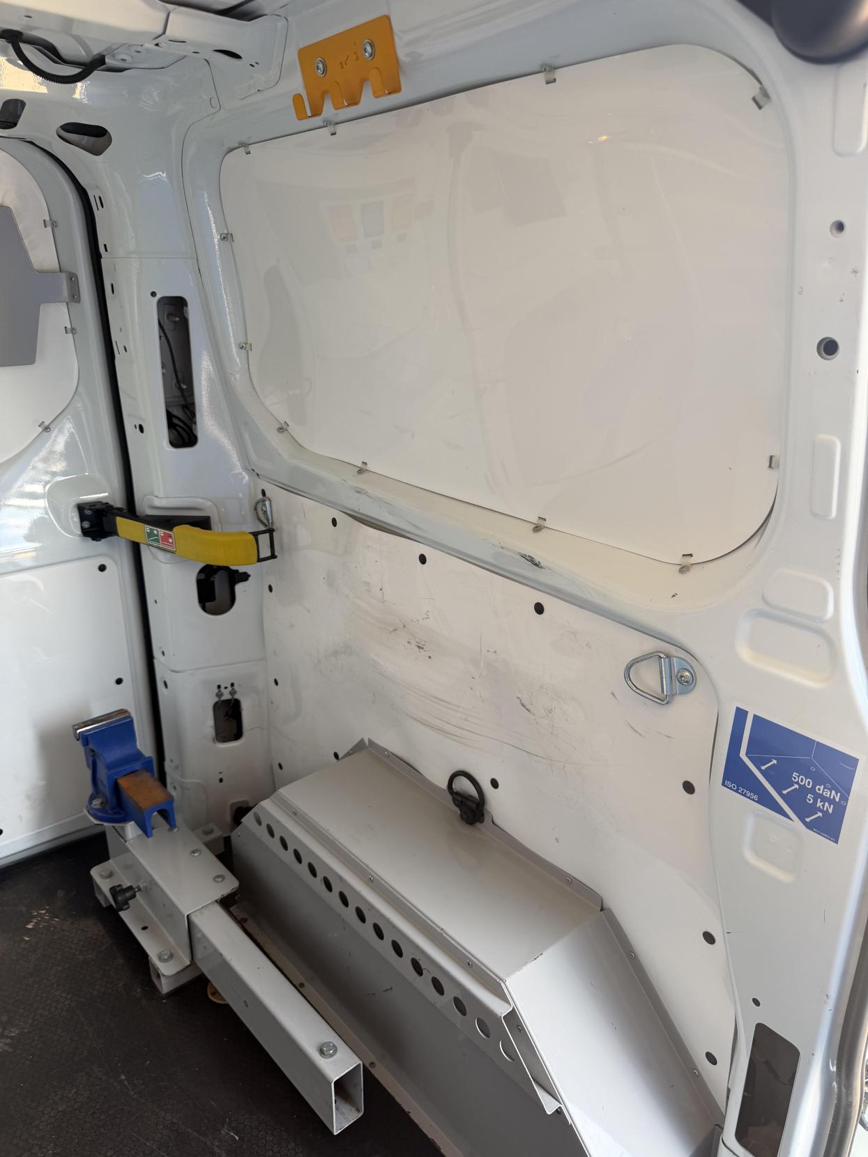 2016 Ford Transit Custom 2.2 TDCi 310 Panel Van 5dr Diesel Manual L2 H1 (186 g/km, 123 bhp) - Thumbnail 42