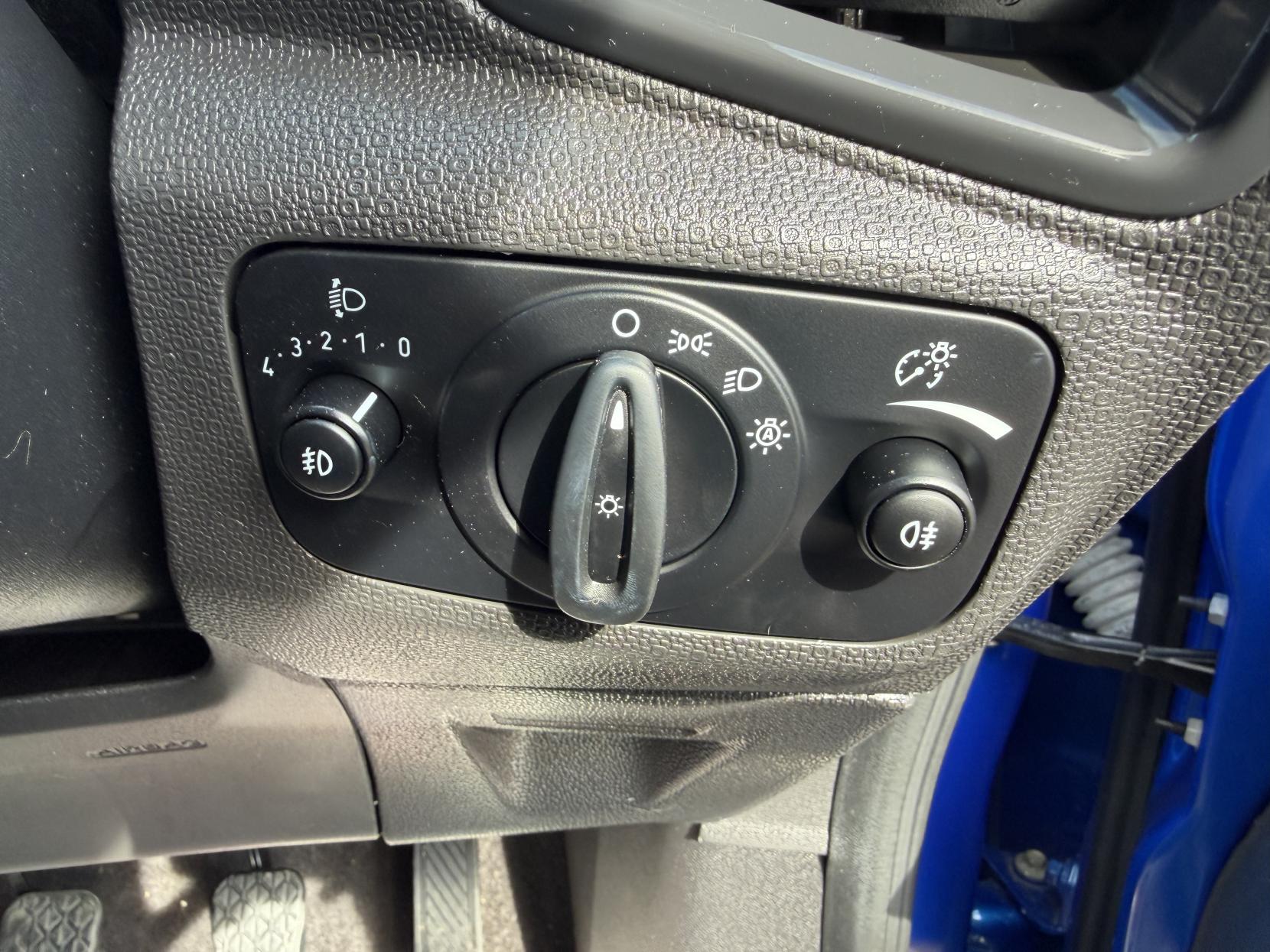 2017 Ford EcoSport 1.0T EcoBoost Titanium SUV 5dr Petrol Manual 2WD Euro 6 (s/s) (125 ps) - Thumbnail 27