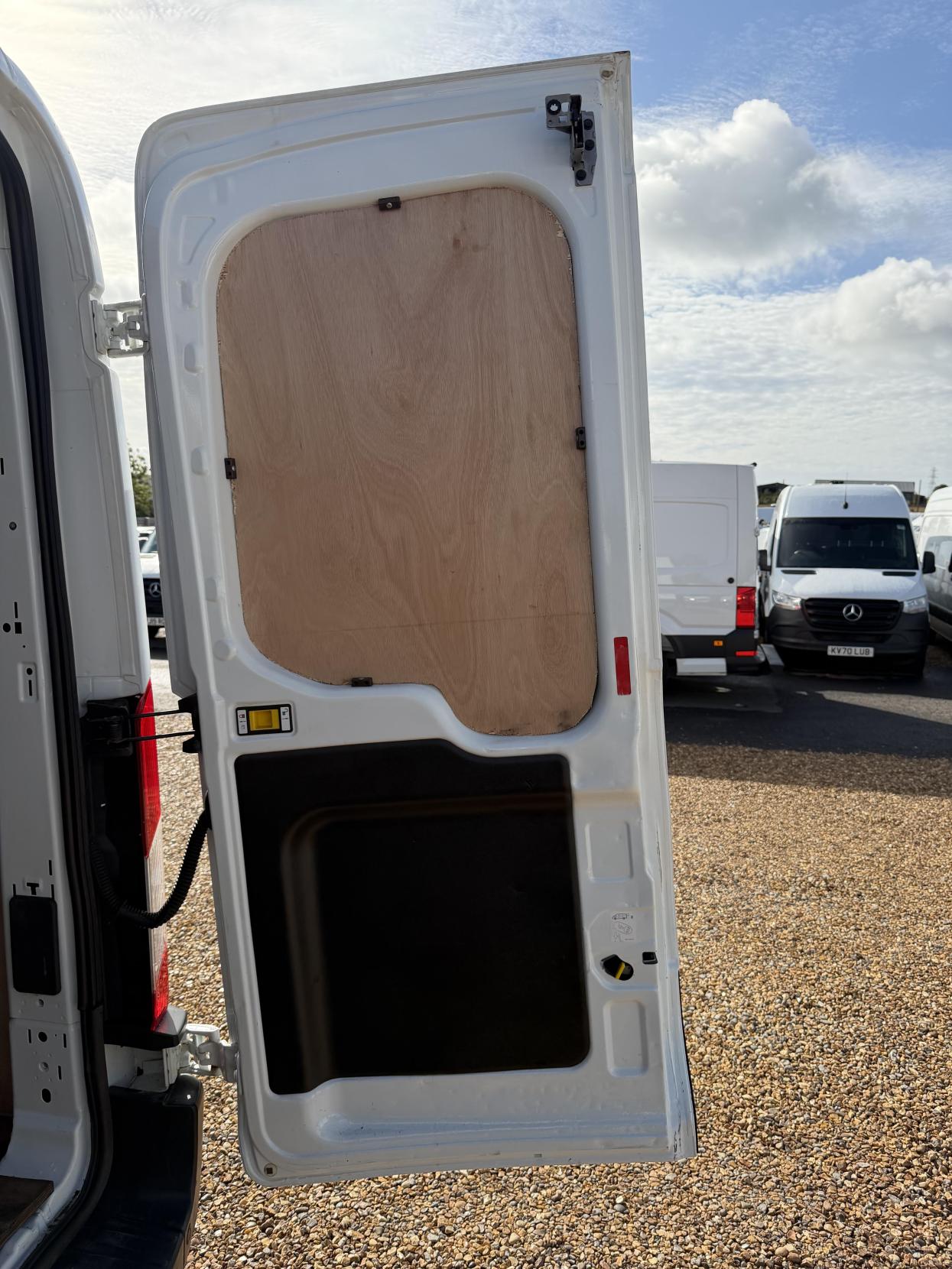 2017 Ford Transit 2.0 350 EcoBlue Panel Van 5dr Diesel Manual FWD L2 H2 Euro 6 (130 ps) - Thumbnail 45