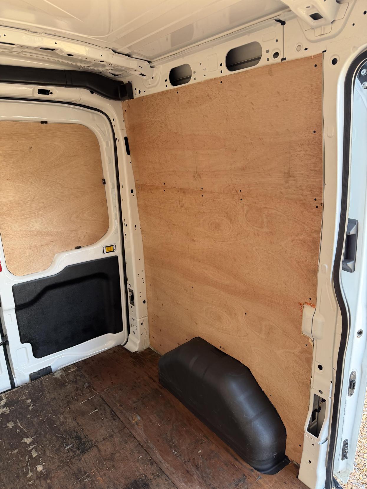 2017 Ford Transit 2.0 350 EcoBlue Panel Van 5dr Diesel Manual FWD L2 H2 Euro 6 (130 ps) - Thumbnail 38