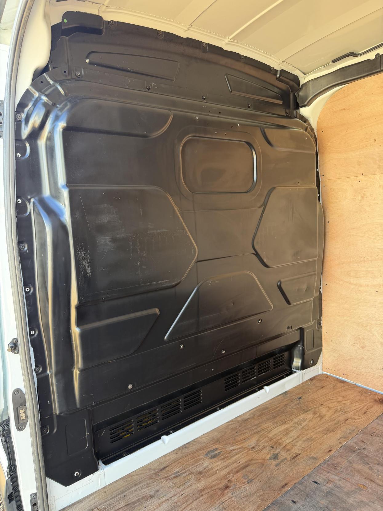 2017 Ford Transit 2.0 350 EcoBlue Panel Van 5dr Diesel Manual FWD L2 H2 Euro 6 (130 ps) - Thumbnail 35