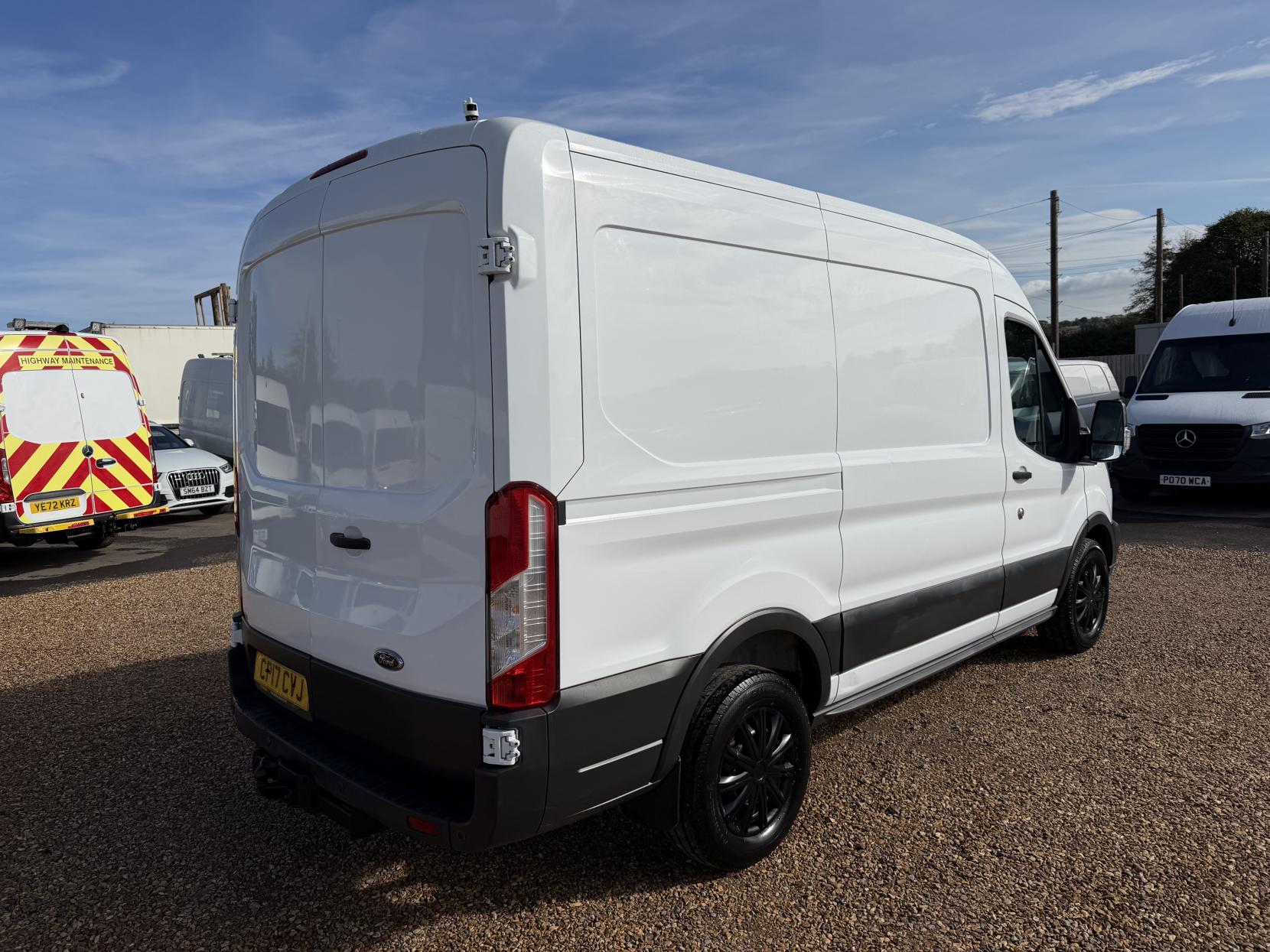 2017 Ford Transit 2.0 350 EcoBlue Panel Van 5dr Diesel Manual FWD L2 H2 Euro 6 (130 ps) - Thumbnail 11