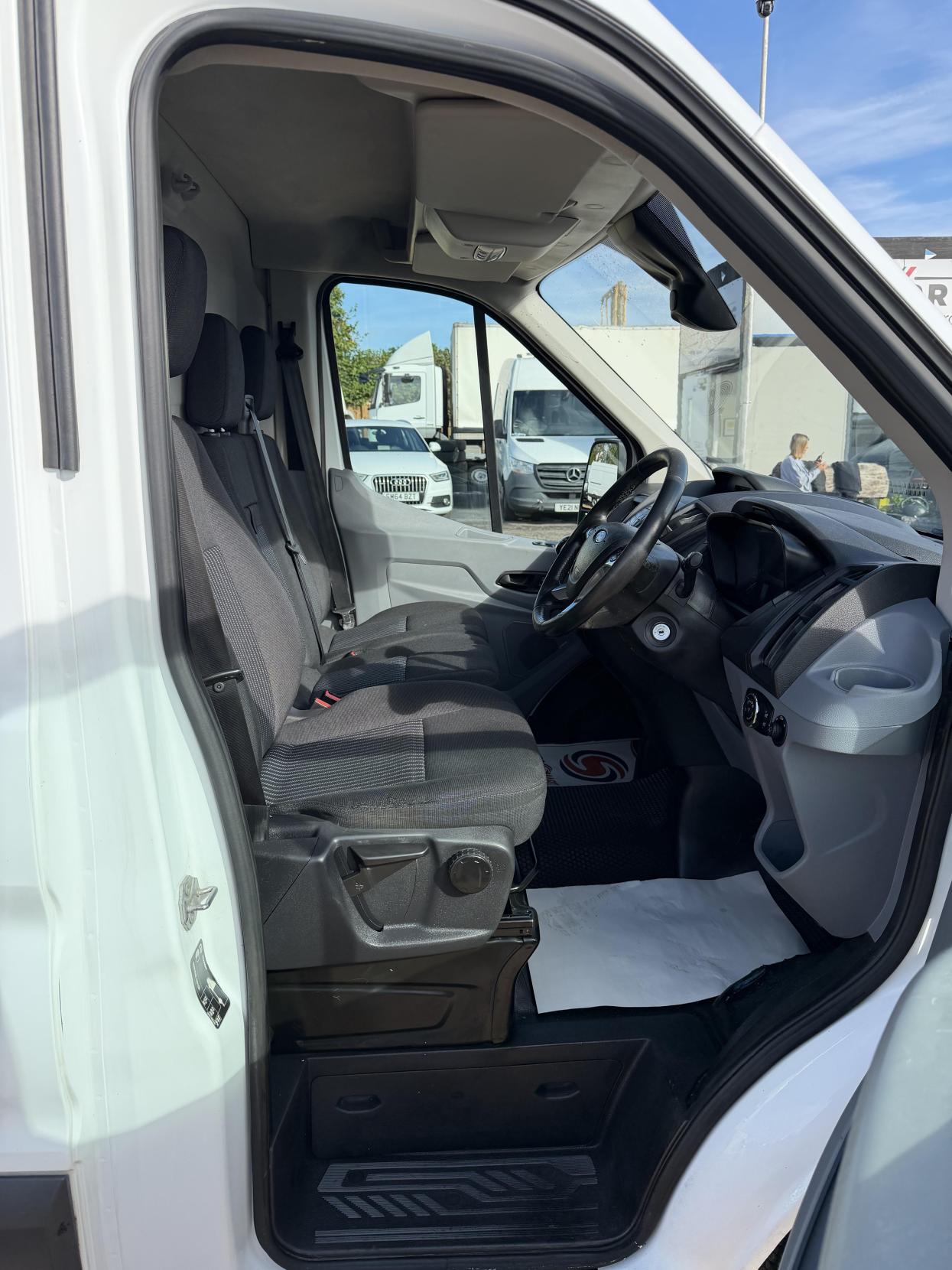 2017 Ford Transit 2.0 350 EcoBlue Panel Van 5dr Diesel Manual FWD L2 H2 Euro 6 (130 ps) - Thumbnail 14