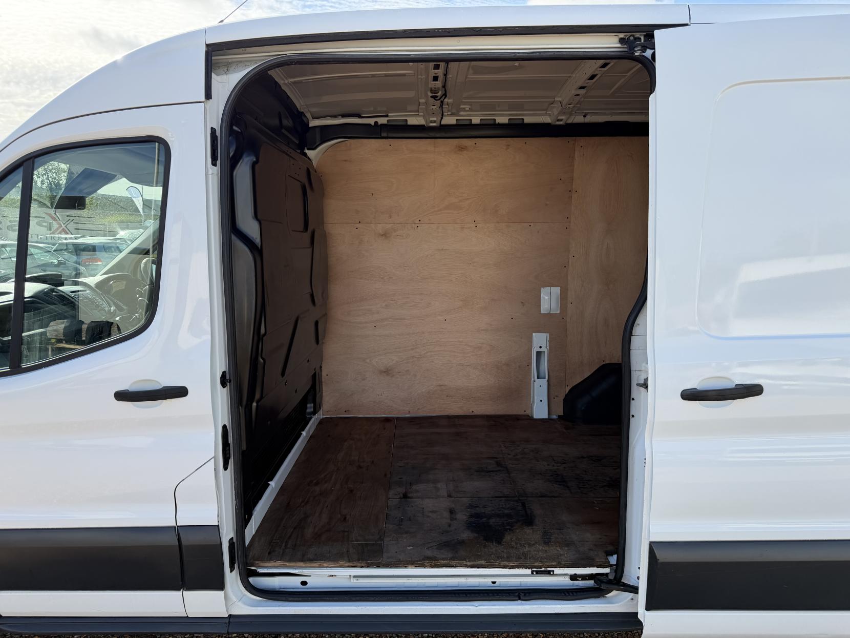 2017 Ford Transit 2.0 350 EcoBlue Panel Van 5dr Diesel Manual FWD L2 H2 Euro 6 (130 ps) - Thumbnail 32