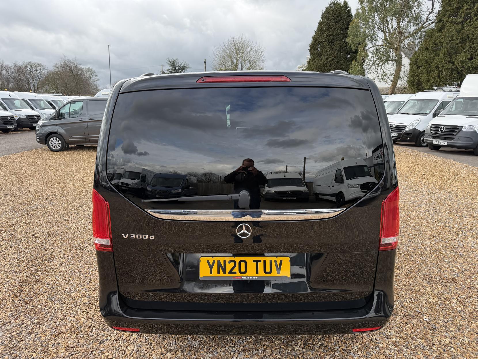 Mercedes-Benz V Class 2.0 V300d Sport MPV 5dr Diesel G-Tronic+ Euro 6 (s/s) XLWB (239 ps)