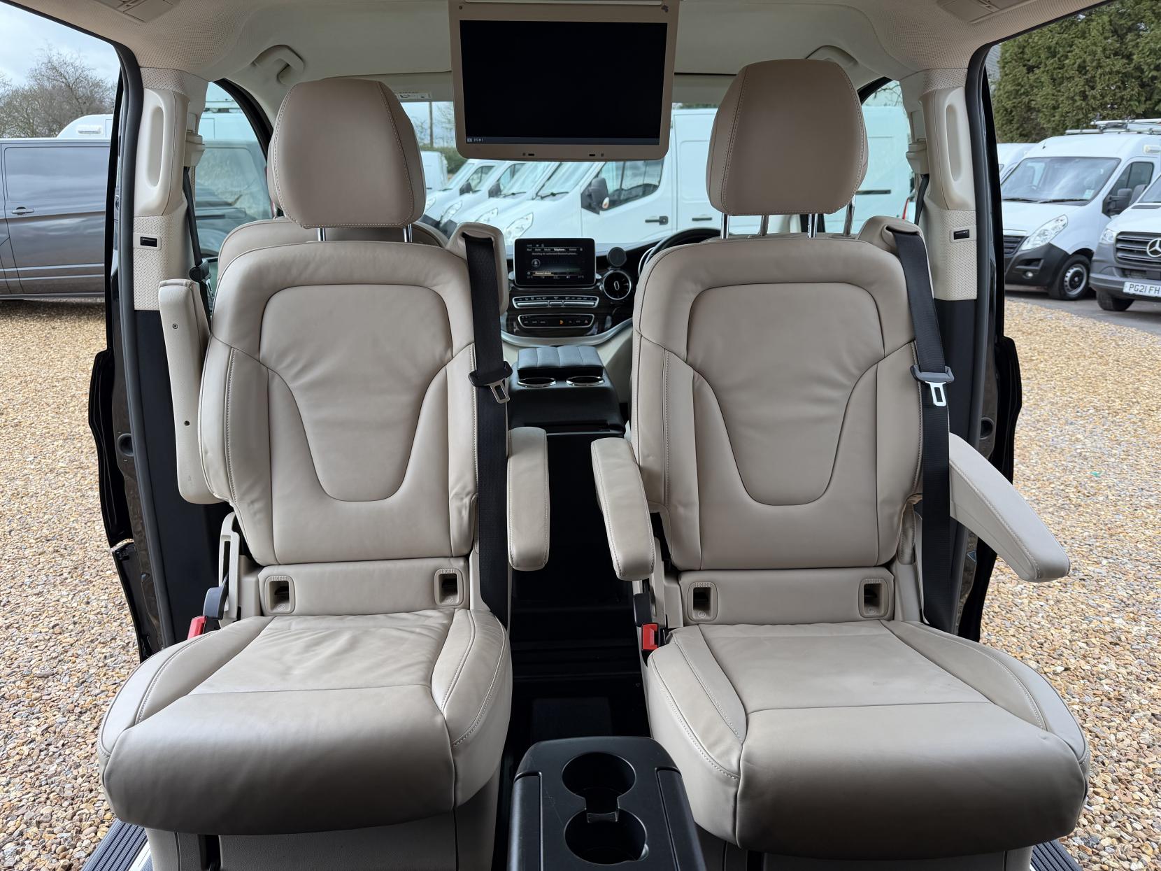 Mercedes-Benz V Class 2.0 V300d Sport MPV 5dr Diesel G-Tronic+ Euro 6 (s/s) XLWB (239 ps)