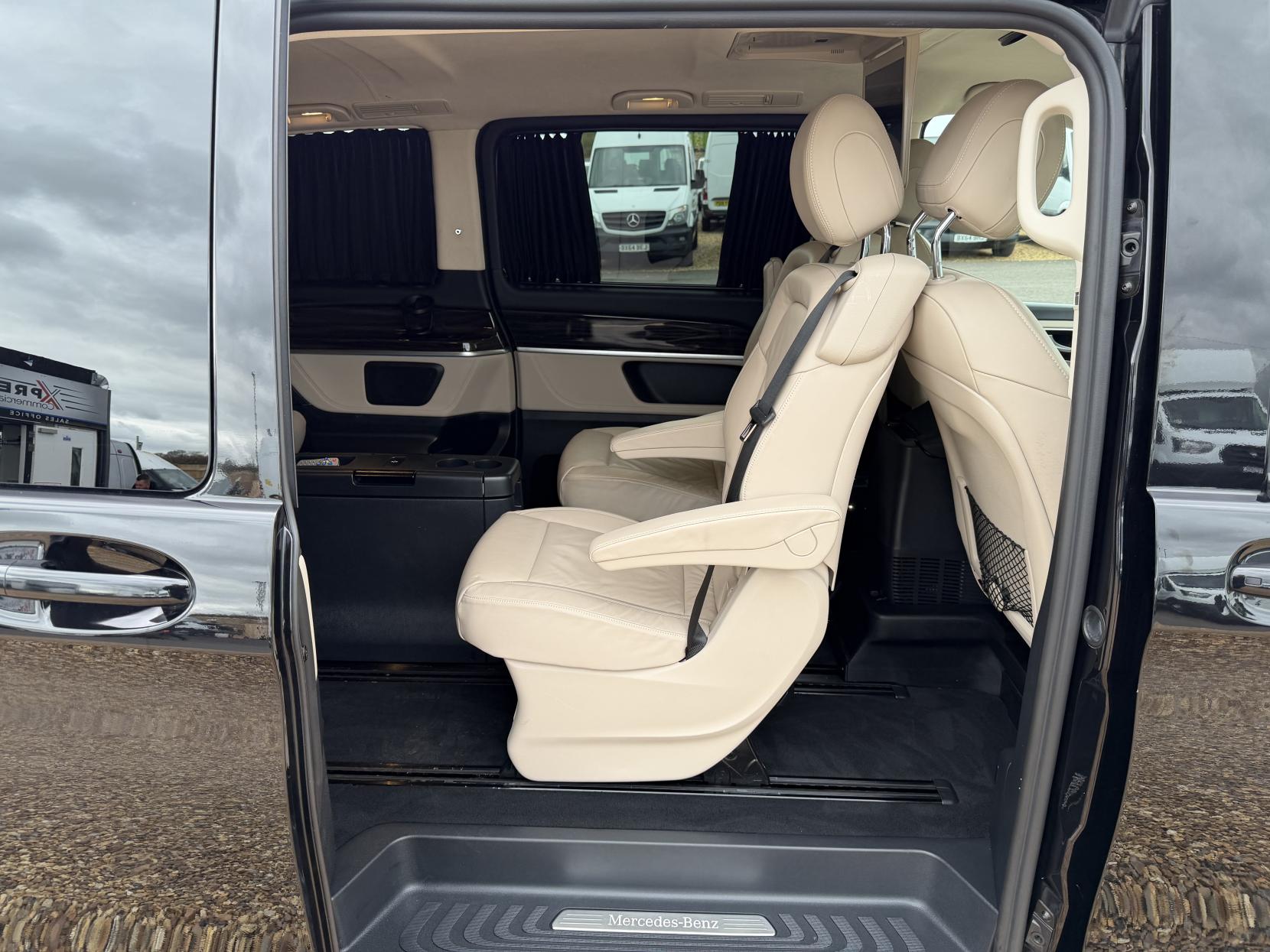 Mercedes-Benz V Class 2.0 V300d Sport MPV 5dr Diesel G-Tronic+ Euro 6 (s/s) XLWB (239 ps)