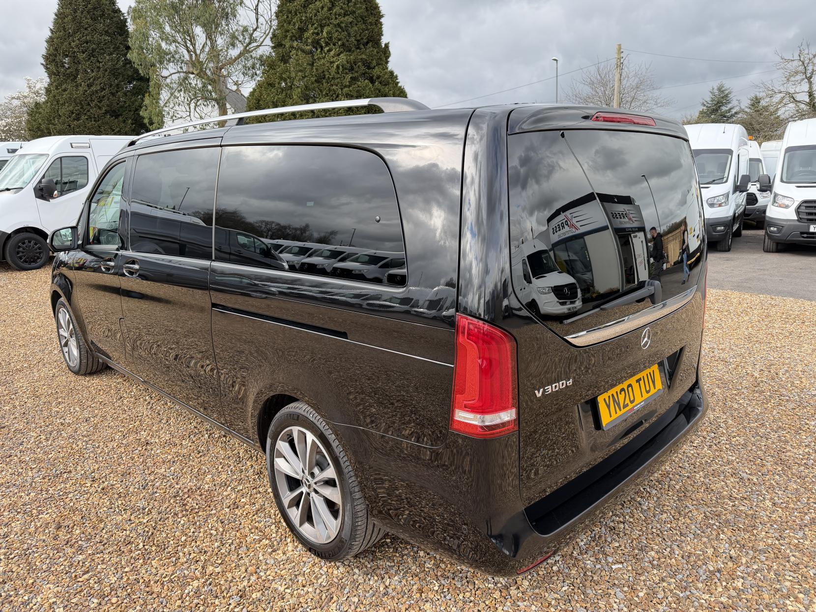 Mercedes-Benz V Class 2.0 V300d Sport MPV 5dr Diesel G-Tronic+ Euro 6 (s/s) XLWB (239 ps)