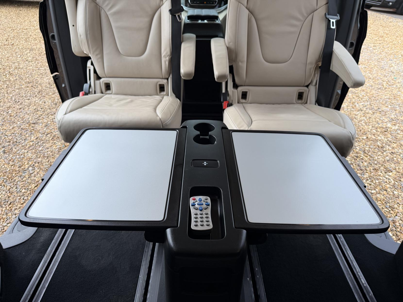 Mercedes-Benz V Class 2.0 V300d Sport MPV 5dr Diesel G-Tronic+ Euro 6 (s/s) XLWB (239 ps)