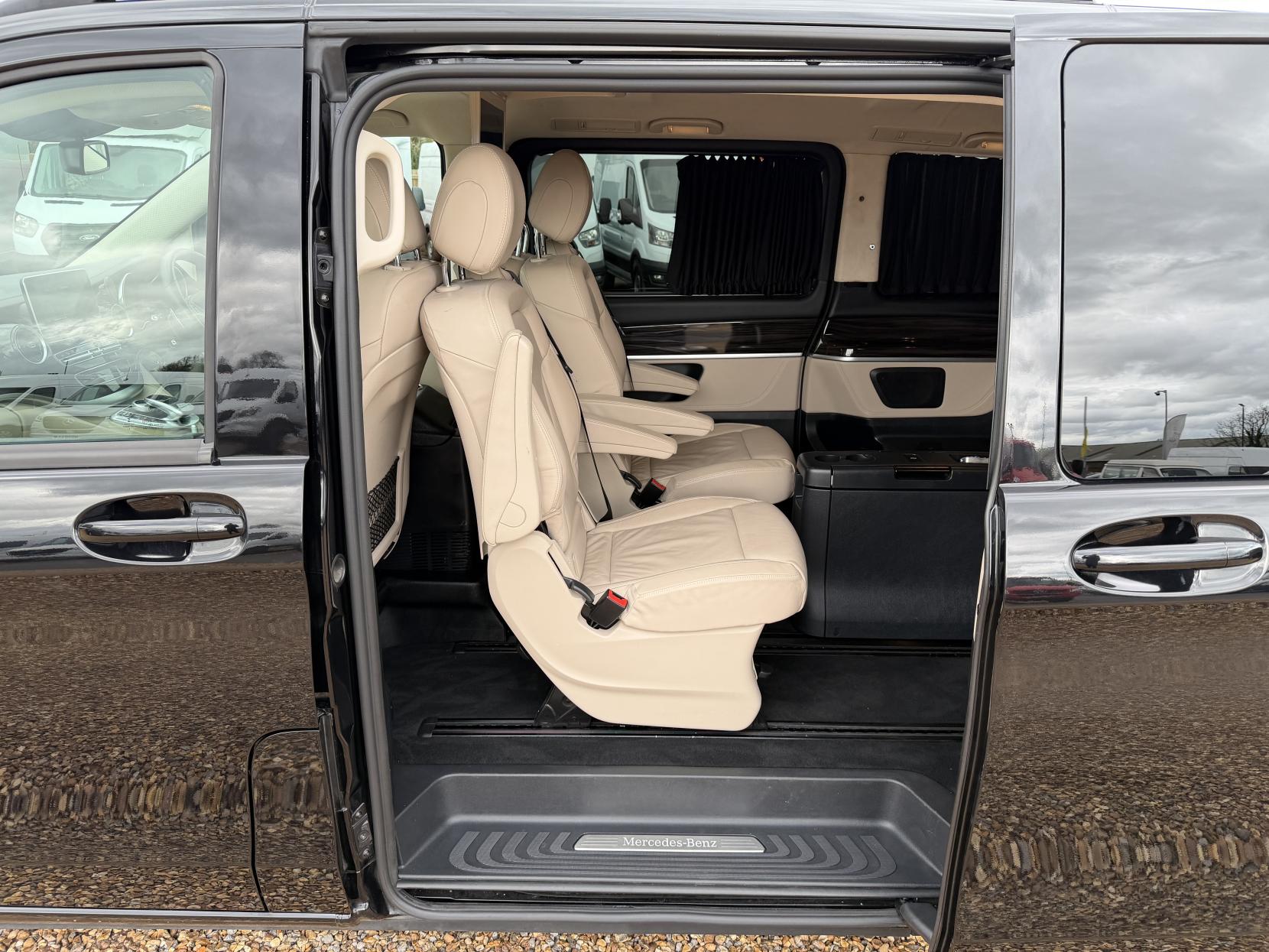 Mercedes-Benz V Class 2.0 V300d Sport MPV 5dr Diesel G-Tronic+ Euro 6 (s/s) XLWB (239 ps)