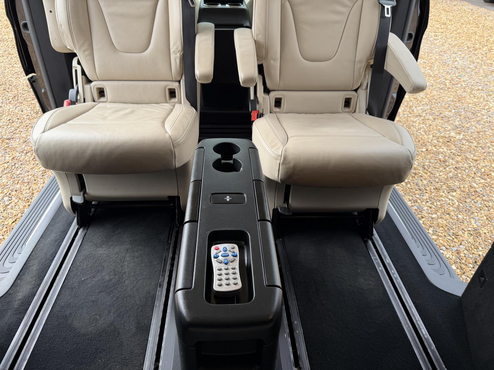 Mercedes-Benz V Class 2.0 V300d Sport MPV 5dr Diesel G-Tronic+ Euro 6 (s/s) XLWB (239 ps)