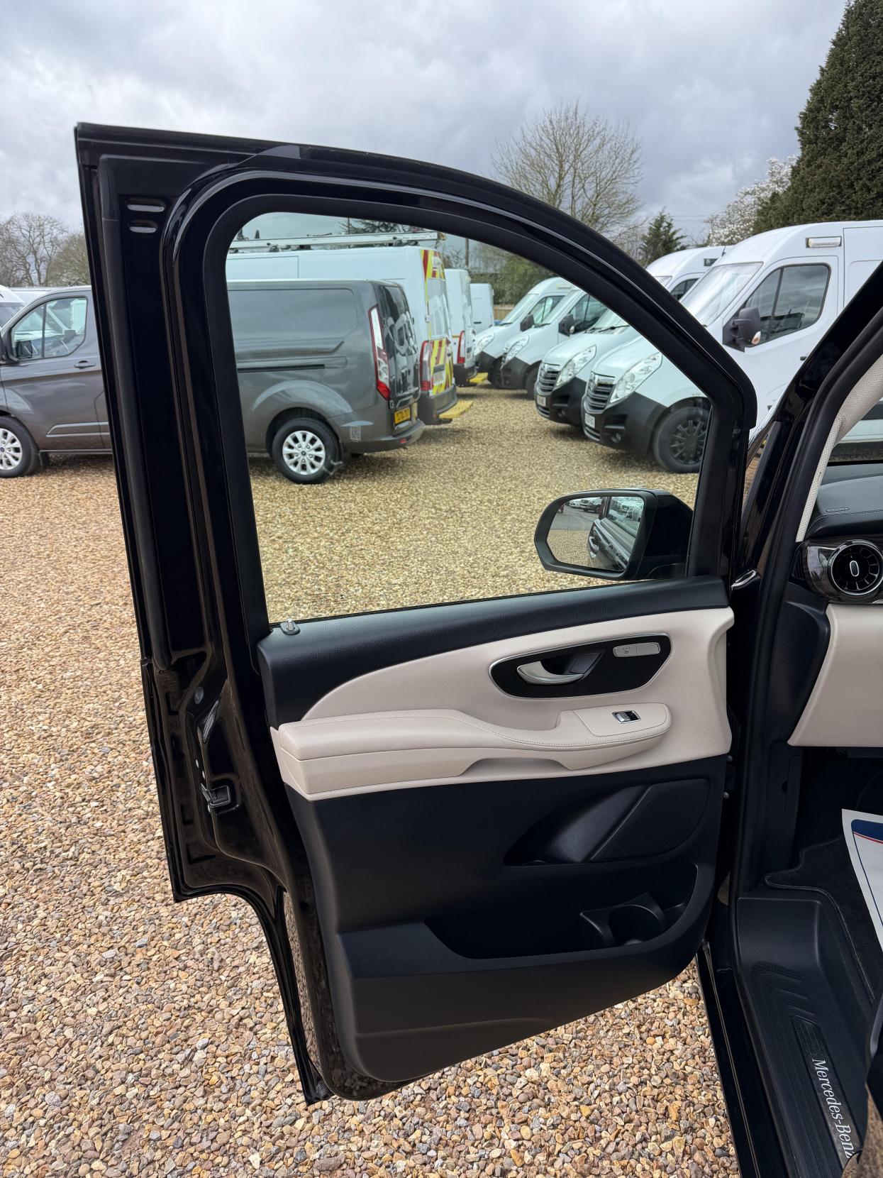 Mercedes-Benz V Class 2.0 V300d Sport MPV 5dr Diesel G-Tronic+ Euro 6 (s/s) XLWB (239 ps)