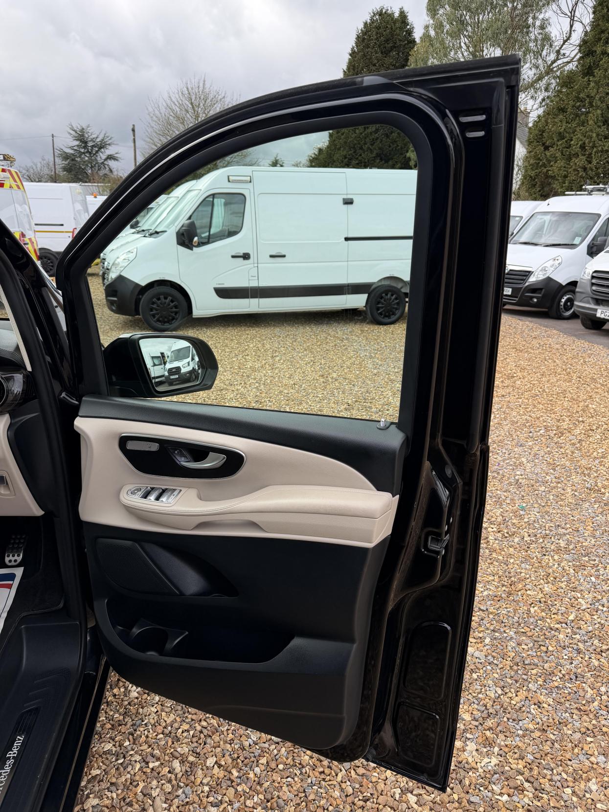 Mercedes-Benz V Class 2.0 V300d Sport MPV 5dr Diesel G-Tronic+ Euro 6 (s/s) XLWB (239 ps)