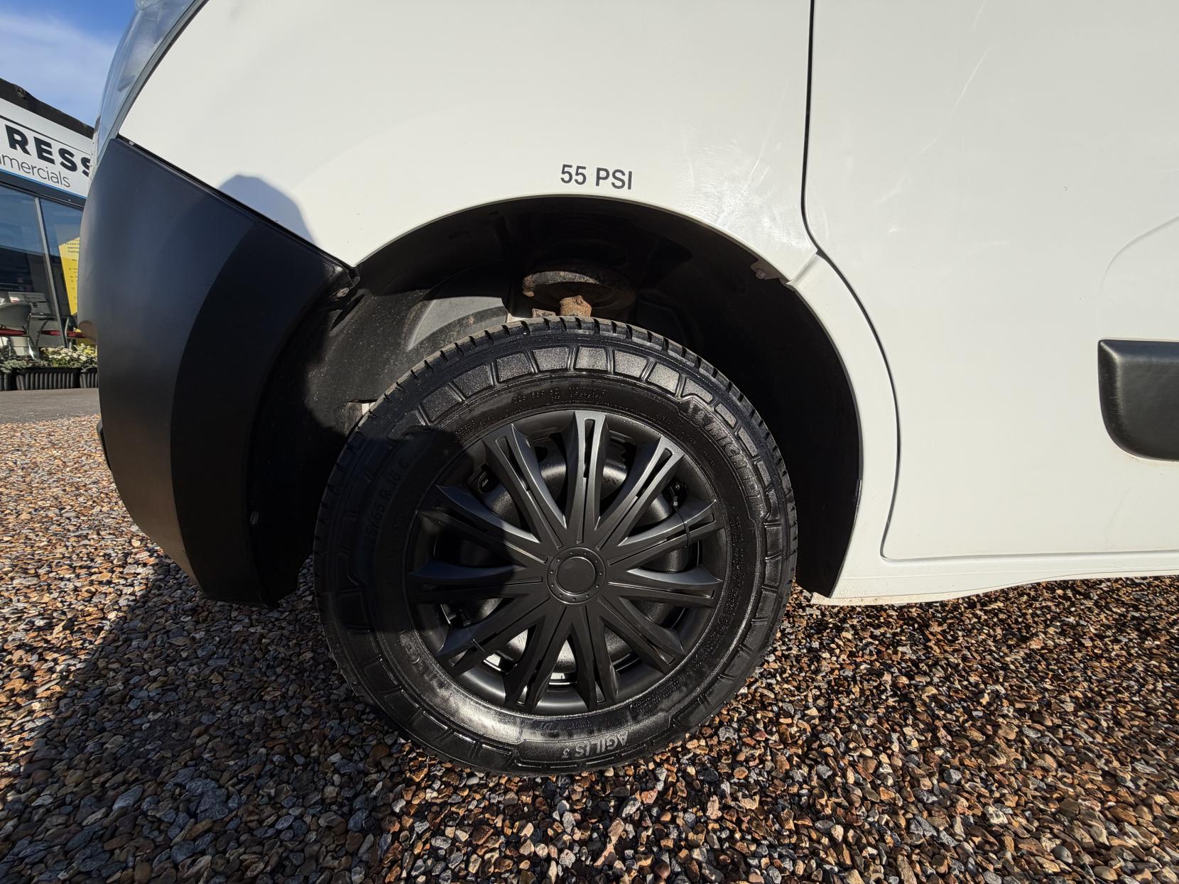 Vauxhall Movano 2.3 CDTi 3500 Panel Van 5dr Diesel Manual FWD L2 H2 Euro 6 (130 ps)