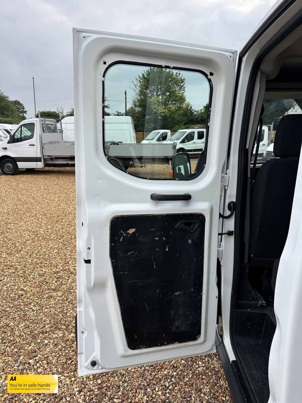 Ford Transit 2.2 TDCi 350 Chassis Double Cab 4dr Diesel Manual RWD L3 H1 Euro 5 (DRW) (125 ps)