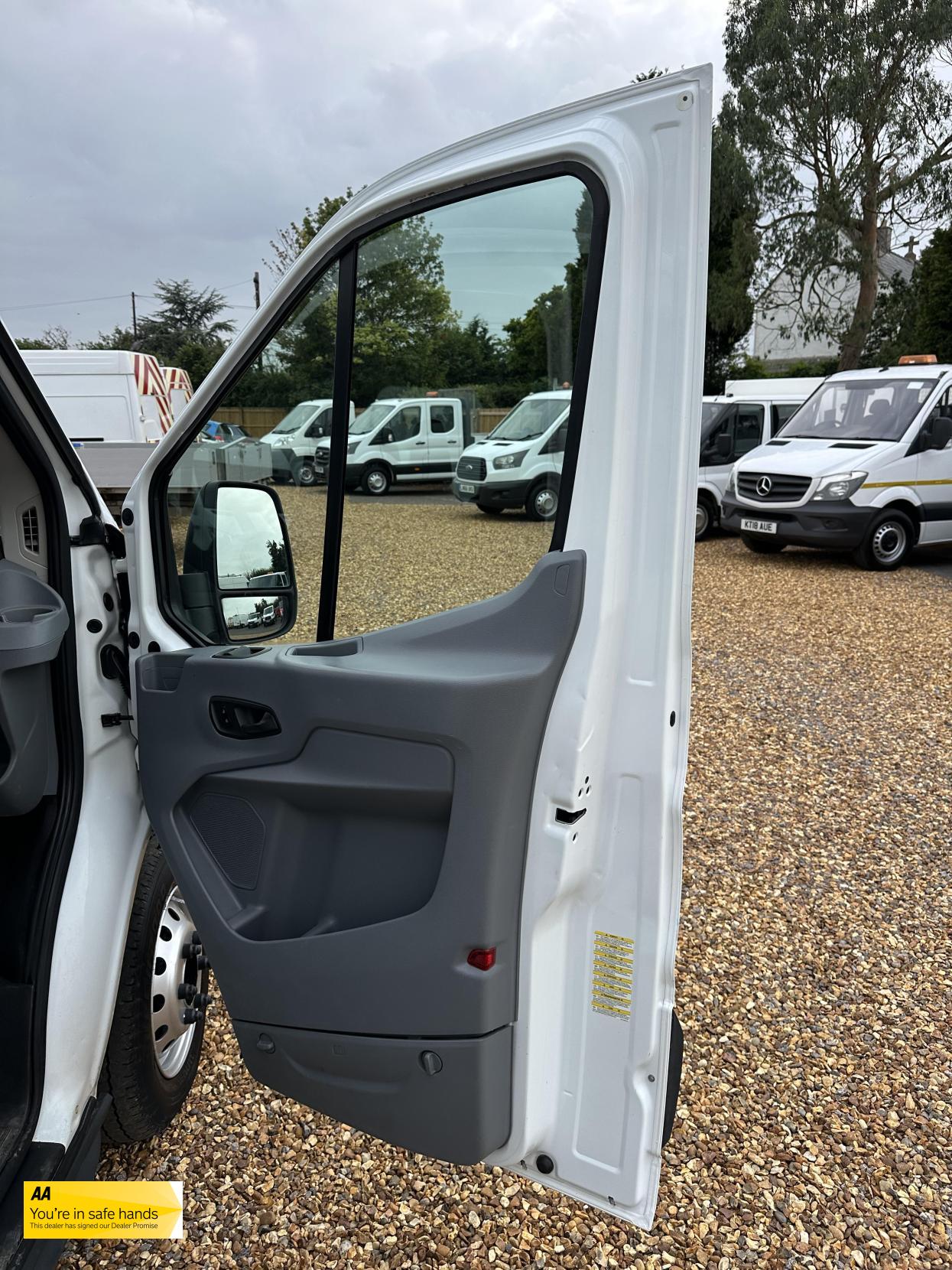 Ford Transit 2.2 TDCi 350 Chassis Double Cab 4dr Diesel Manual RWD L3 H1 Euro 5 (DRW) (125 ps)