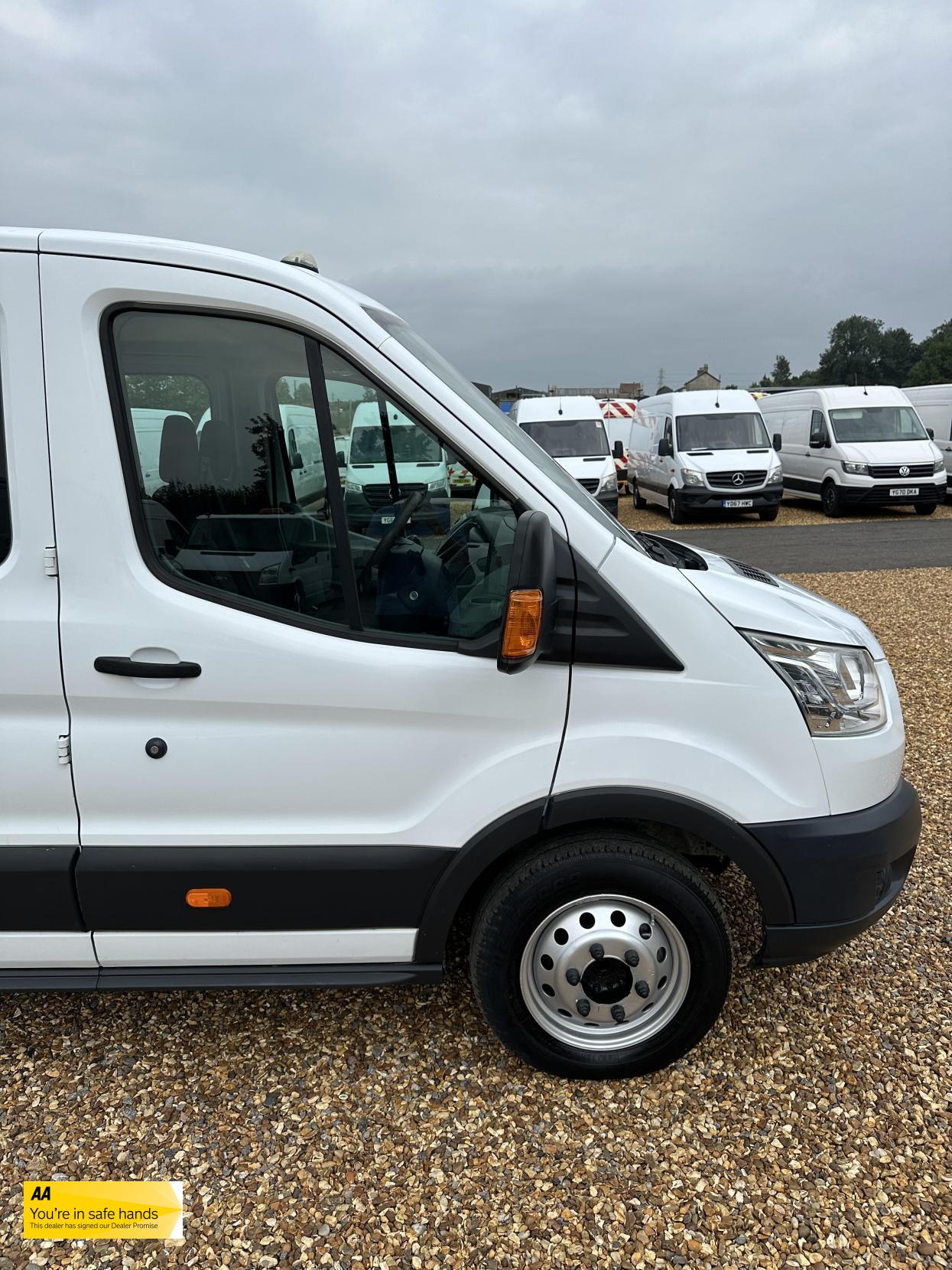 Ford Transit 2.2 TDCi 350 Chassis Double Cab 4dr Diesel Manual RWD L3 H1 Euro 5 (DRW) (125 ps)