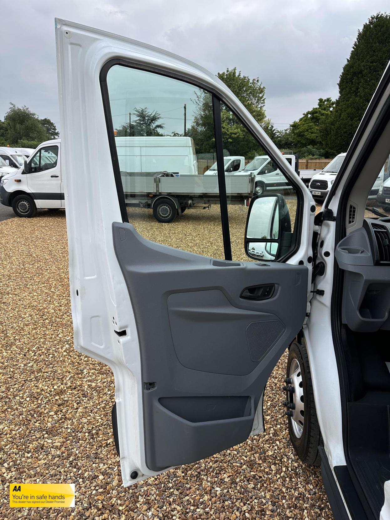 Ford Transit 2.2 TDCi 350 Chassis Double Cab 4dr Diesel Manual RWD L3 H1 Euro 5 (DRW) (125 ps)