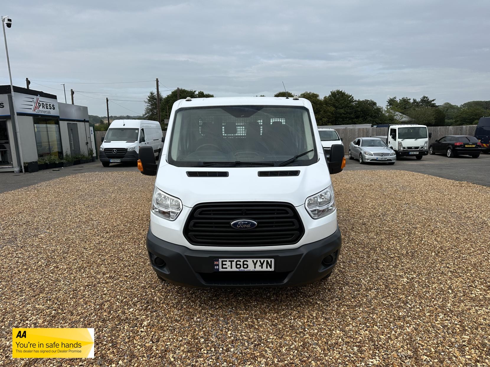 Ford Transit 2.2 TDCi 350 Chassis Double Cab 4dr Diesel Manual RWD L3 H1 Euro 5 (DRW) (125 ps)