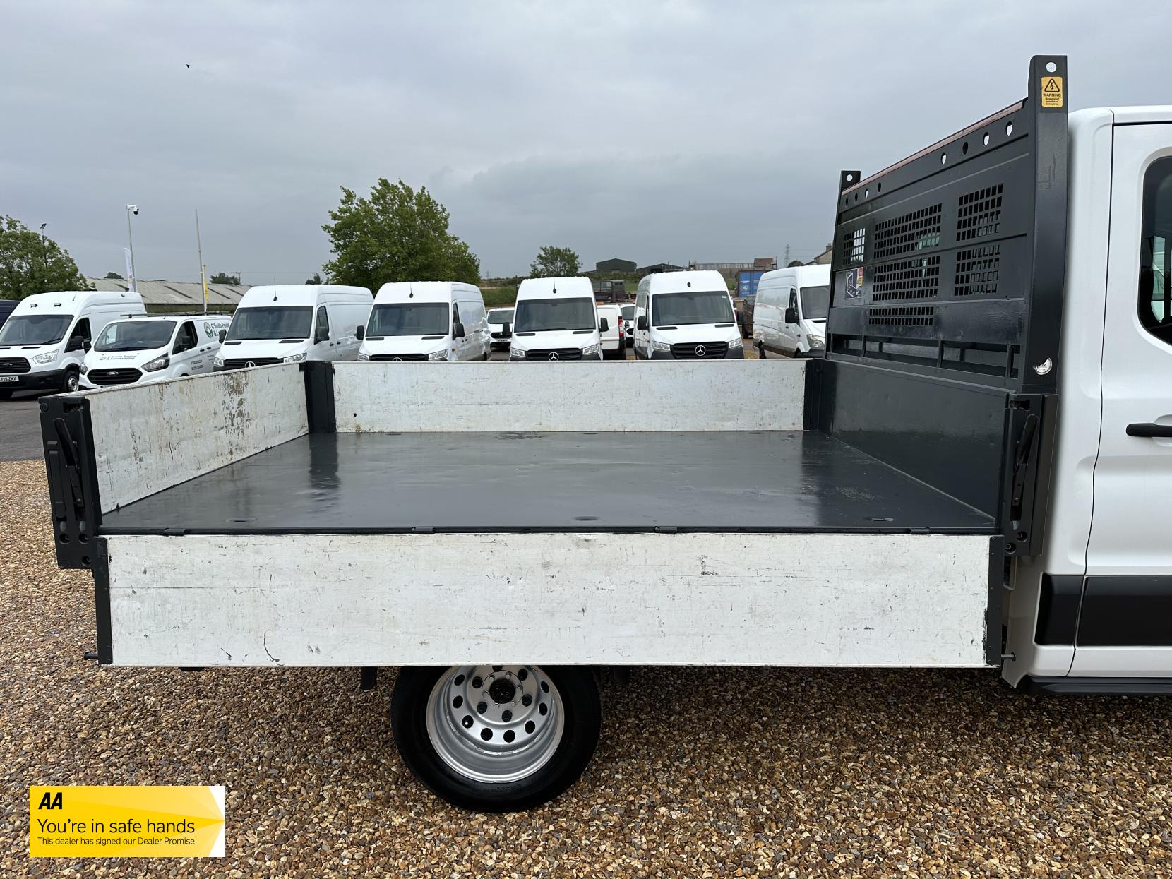 Ford Transit 2.2 TDCi 350 Chassis Double Cab 4dr Diesel Manual RWD L3 H1 Euro 5 (DRW) (125 ps)