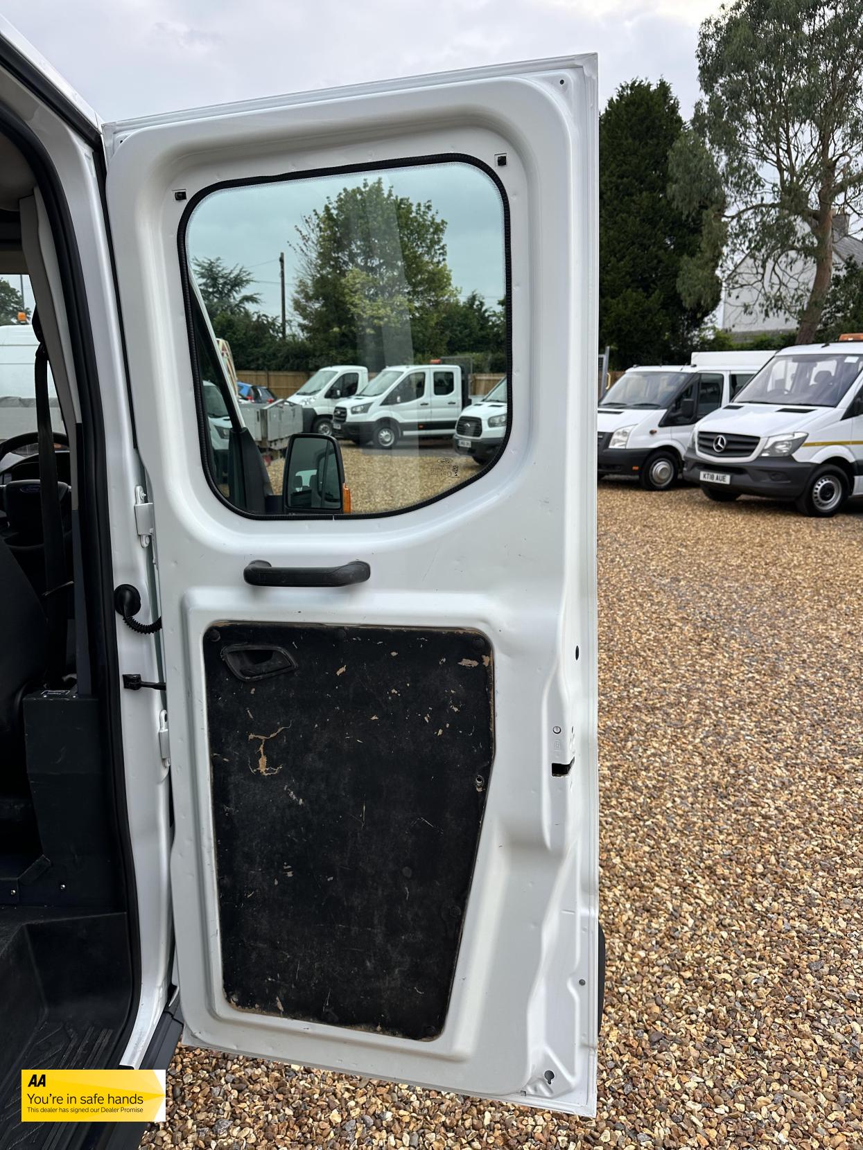 Ford Transit 2.2 TDCi 350 Chassis Double Cab 4dr Diesel Manual RWD L3 H1 Euro 5 (DRW) (125 ps)