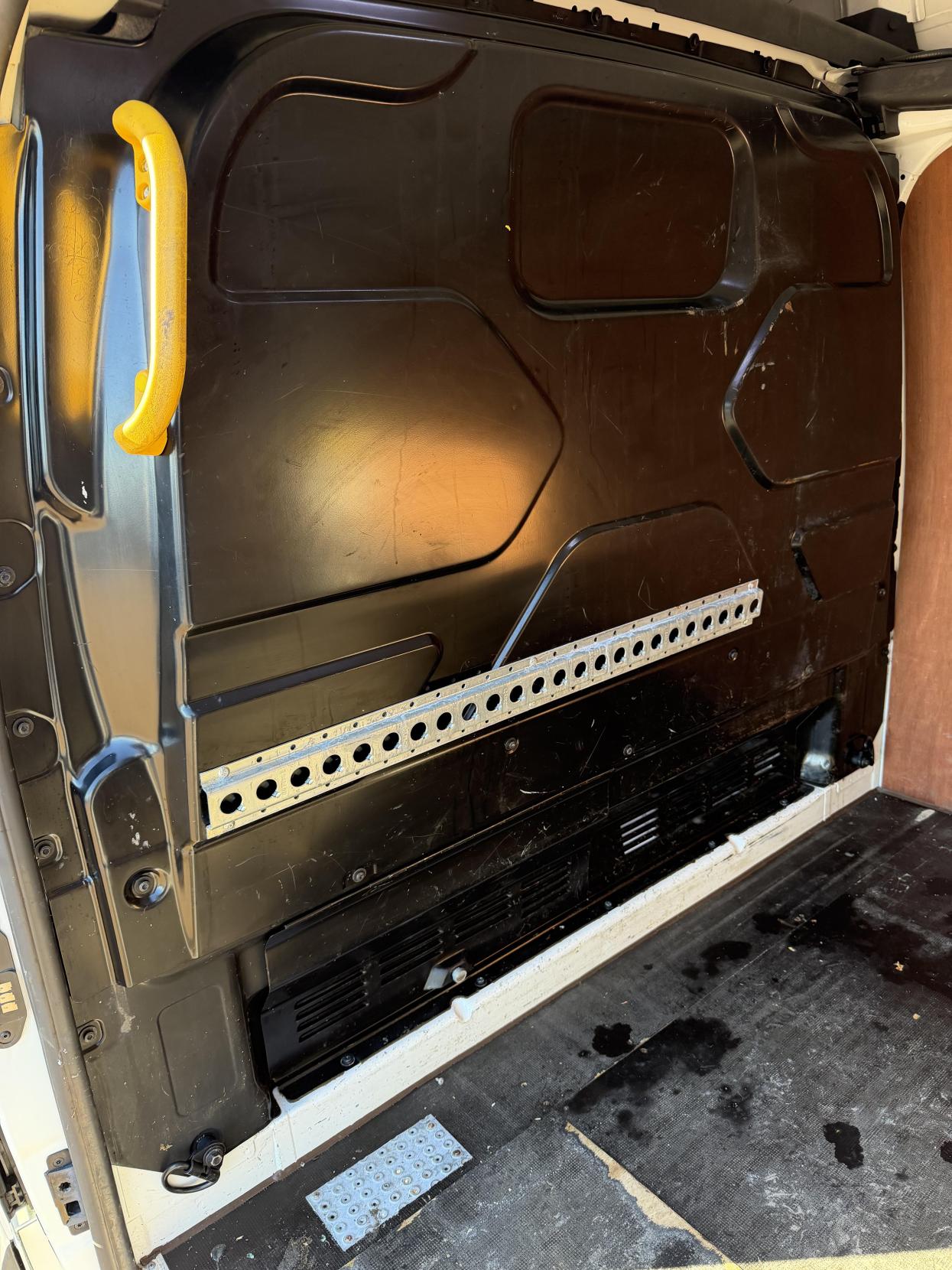 Ford Transit Custom 2.2 TDCi 290 Panel Van 5dr Diesel Manual L1 H1 (186 g/km, 98 bhp)