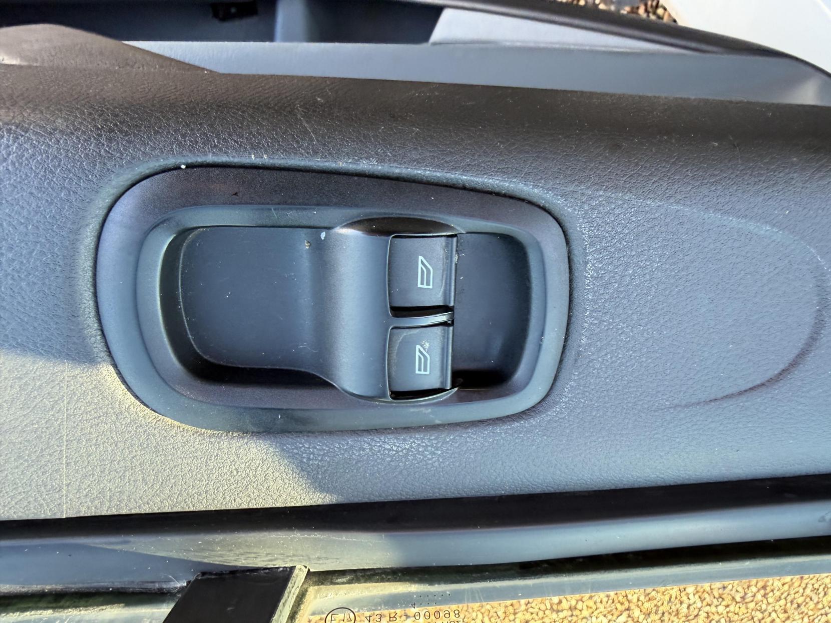 Ford Transit Custom 2.2 TDCi 290 Panel Van 5dr Diesel Manual L1 H1 (186 g/km, 98 bhp)