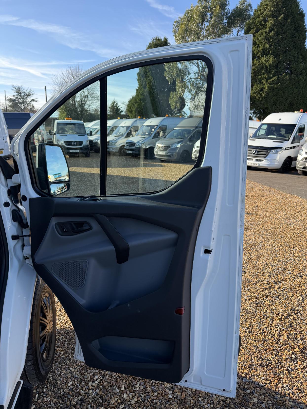 Ford Transit Custom 2.2 TDCi 290 Panel Van 5dr Diesel Manual L1 H1 (186 g/km, 98 bhp)