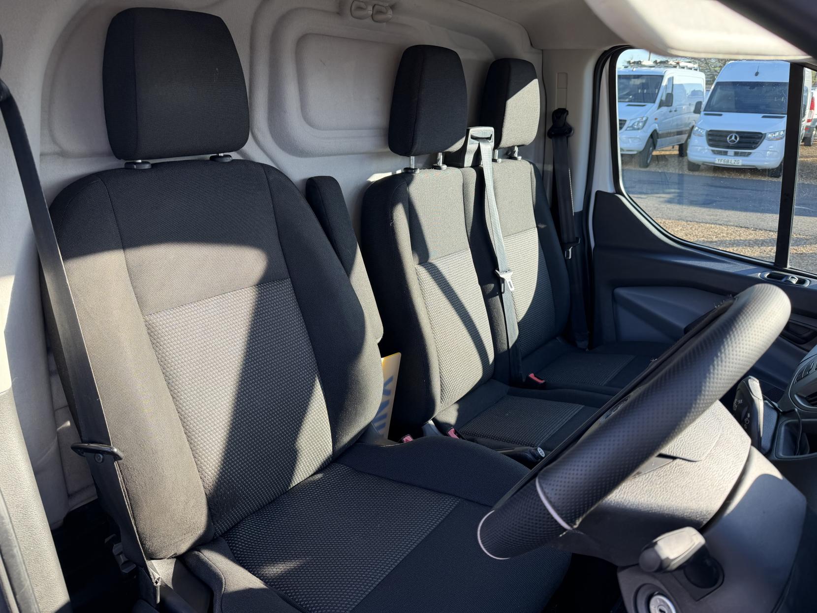 Ford Transit Custom 2.2 TDCi 290 Panel Van 5dr Diesel Manual L1 H1 (186 g/km, 98 bhp)