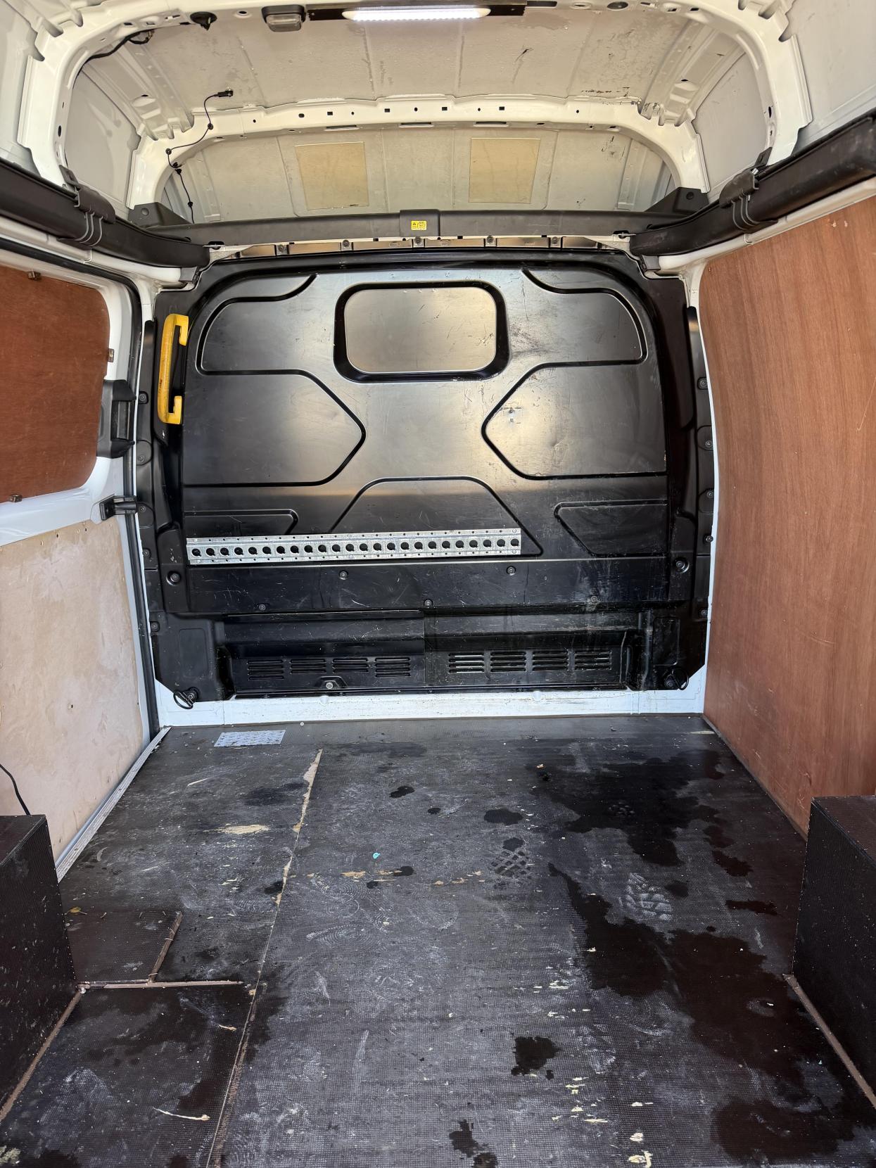 Ford Transit Custom 2.2 TDCi 290 Panel Van 5dr Diesel Manual L1 H1 (186 g/km, 98 bhp)