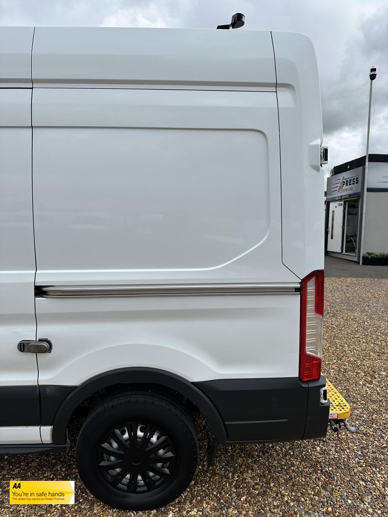 Ford Transit 2.0 350 EcoBlue Panel Van 5dr Diesel Manual RWD L2 H3 Euro 6 (130 ps)