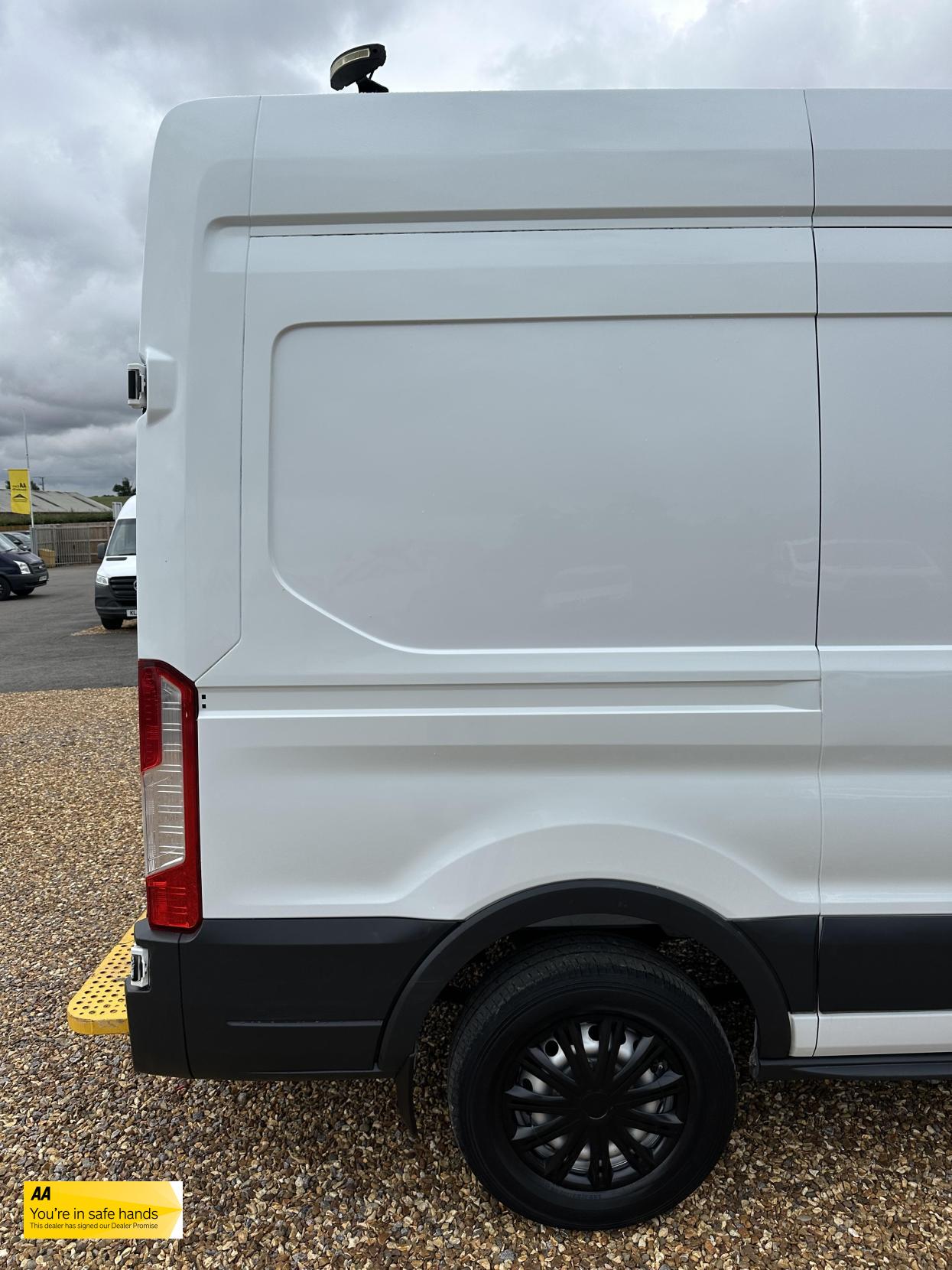 Ford Transit 2.0 350 EcoBlue Panel Van 5dr Diesel Manual RWD L2 H3 Euro 6 (130 ps)