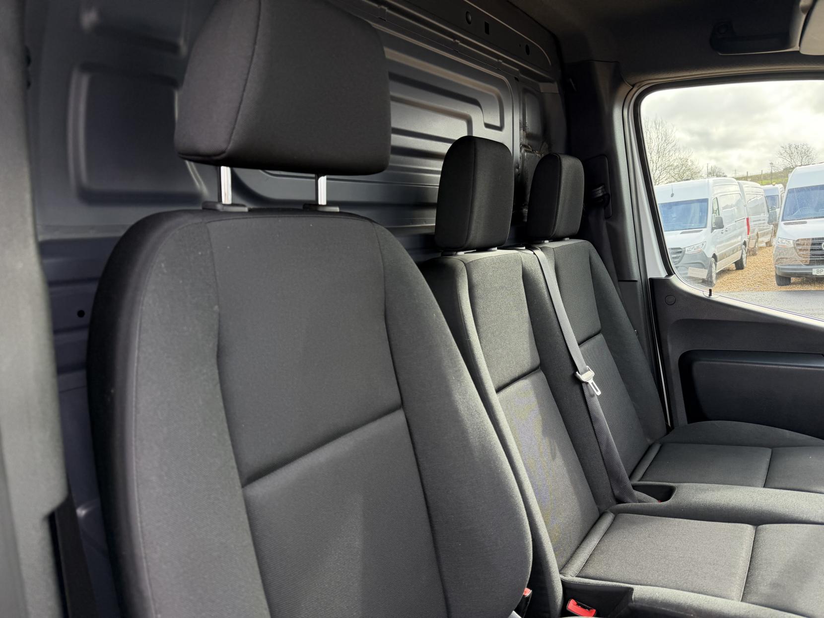 Mercedes-Benz Sprinter 2.1 316 CDI Panel Van 5dr Diesel Manual RWD L2 H2 Euro 6 (163 ps)