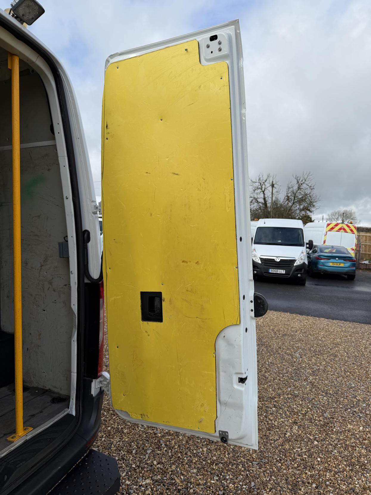 Mercedes-Benz Sprinter 2.1 316 CDI Panel Van 5dr Diesel Manual RWD L2 H2 Euro 6 (163 ps)