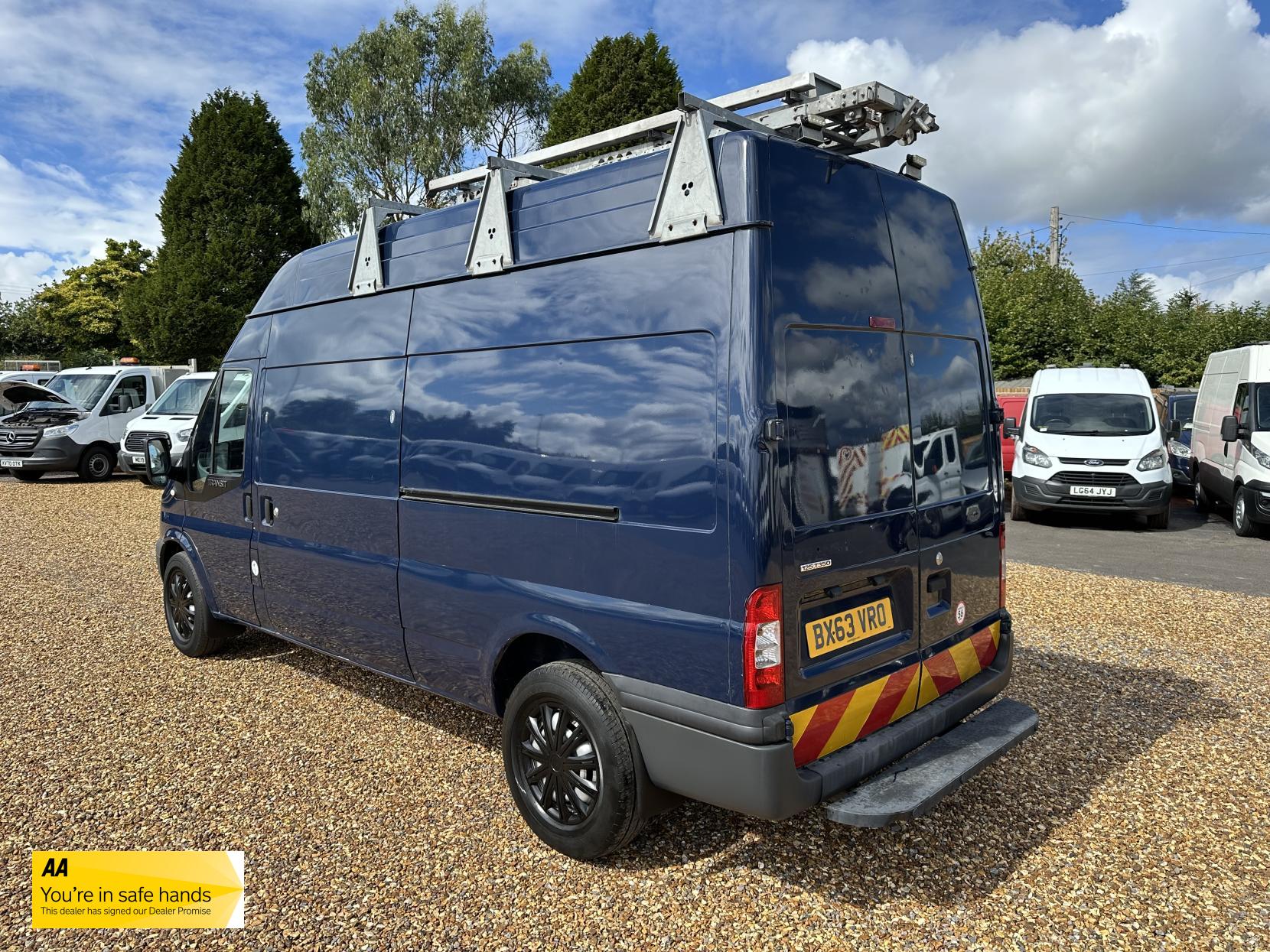 Ford Transit 2.2 TDCi 350 Panel Van 3dr Diesel Manual FWD L2 H3 (209 g/km, 123 bhp)