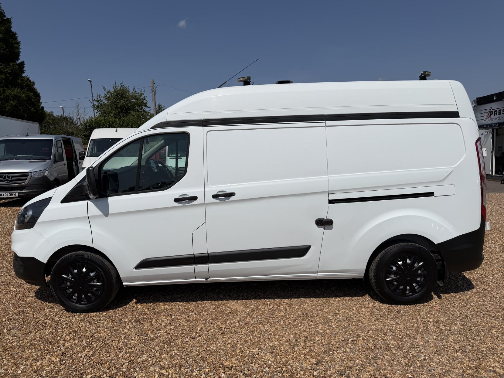 2019 Ford Transit Custom 2.0 320 EcoBlue Panel Van 5dr Diesel Manual L2 H2 Euro 6 (130 ps) - Thumbnail 8