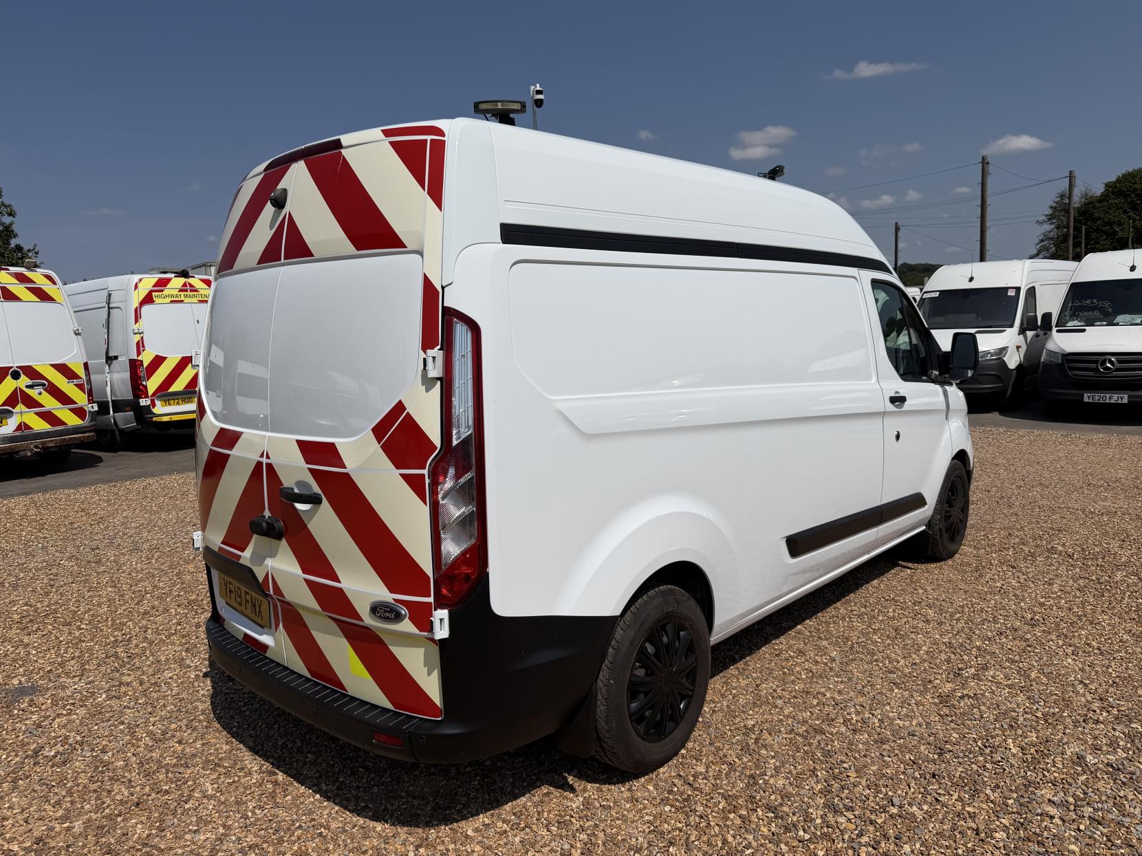 2019 Ford Transit Custom 2.0 320 EcoBlue Panel Van 5dr Diesel Manual L2 H2 Euro 6 (130 ps) - Thumbnail 11