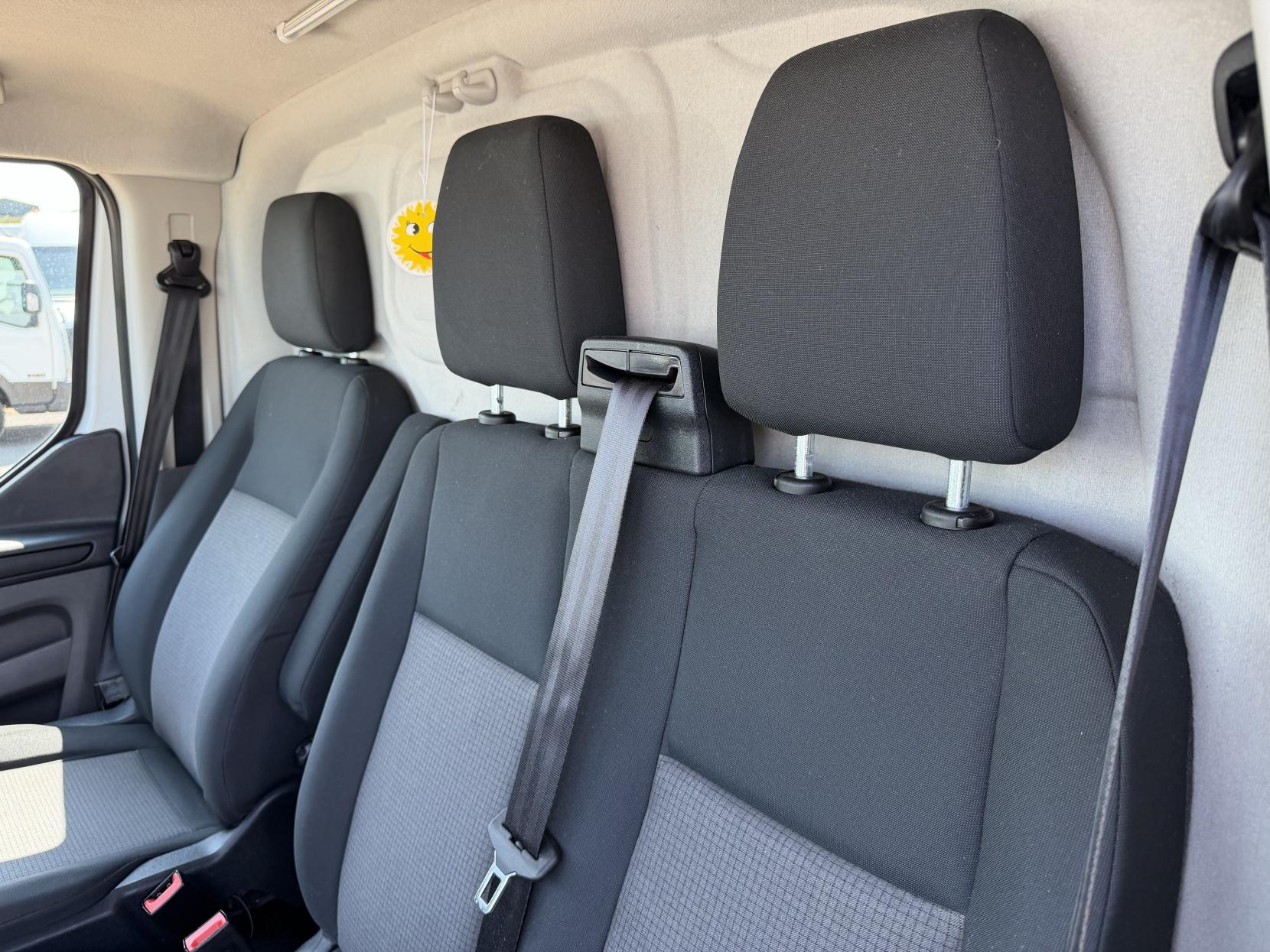 2019 Ford Transit Custom 2.0 320 EcoBlue Panel Van 5dr Diesel Manual L2 H2 Euro 6 (130 ps) - Thumbnail 17