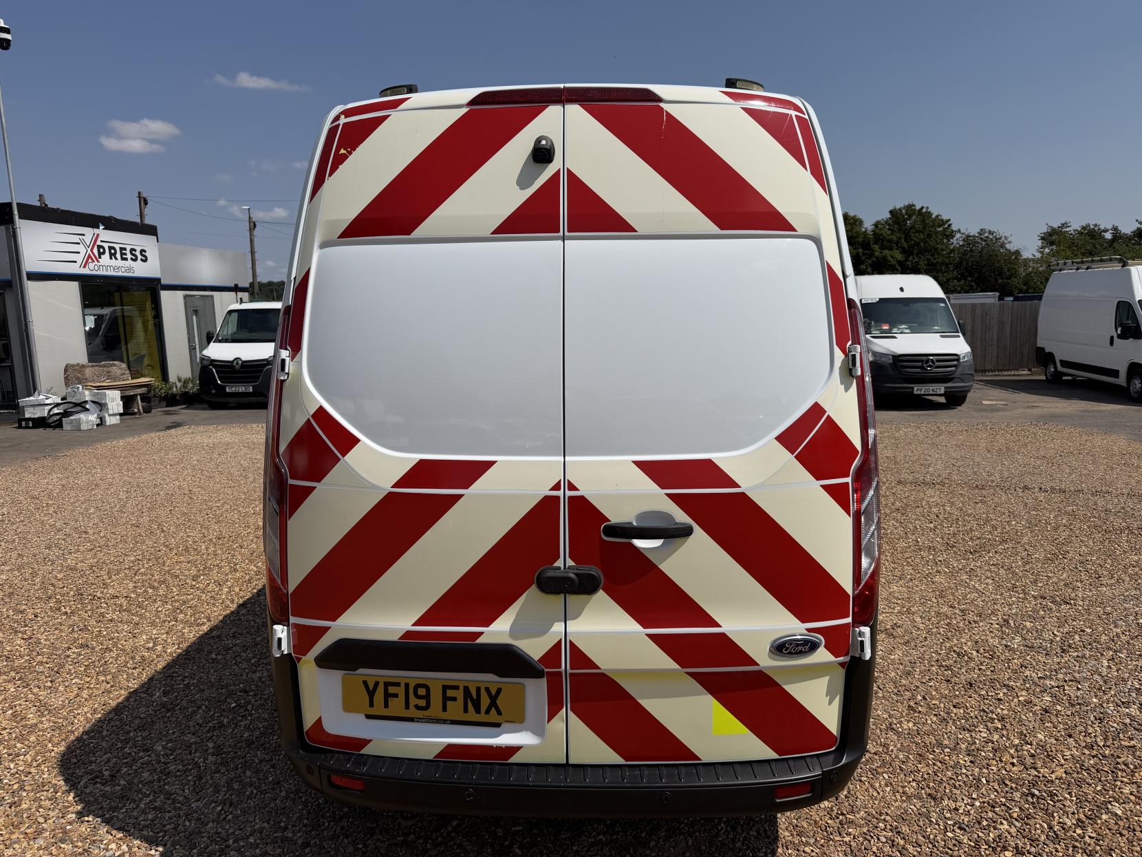 2019 Ford Transit Custom 2.0 320 EcoBlue Panel Van 5dr Diesel Manual L2 H2 Euro 6 (130 ps) - Thumbnail 10