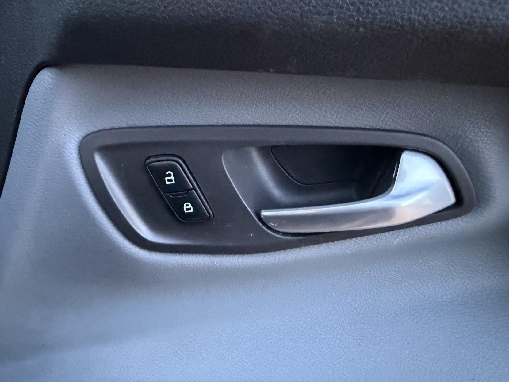 Ford Transit Custom 2.2 TDCi 330 Trend Panel Van 5dr Diesel Manual L2 H1 (197 g/km, 123 bhp)