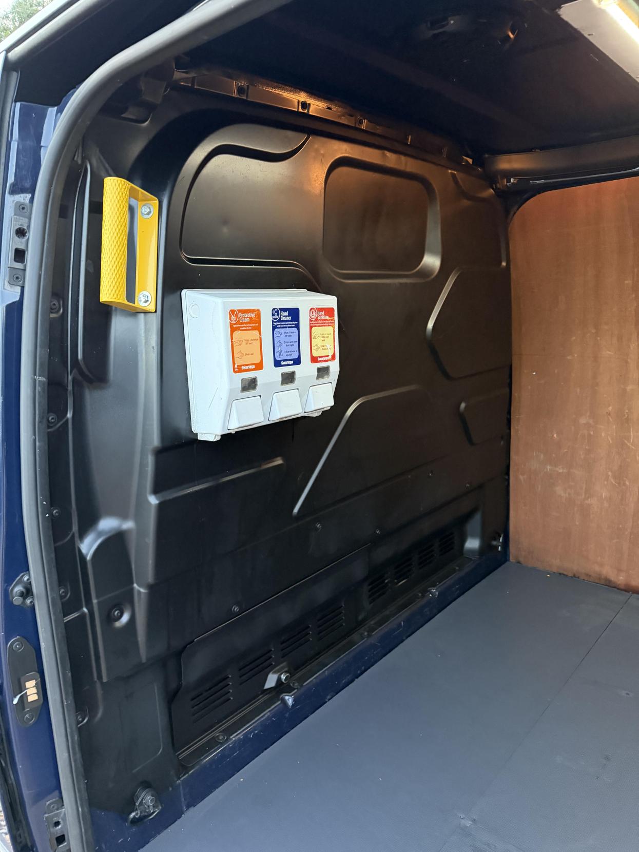 Ford Transit Custom 2.2 TDCi 330 Trend Panel Van 5dr Diesel Manual L2 H1 (197 g/km, 123 bhp)