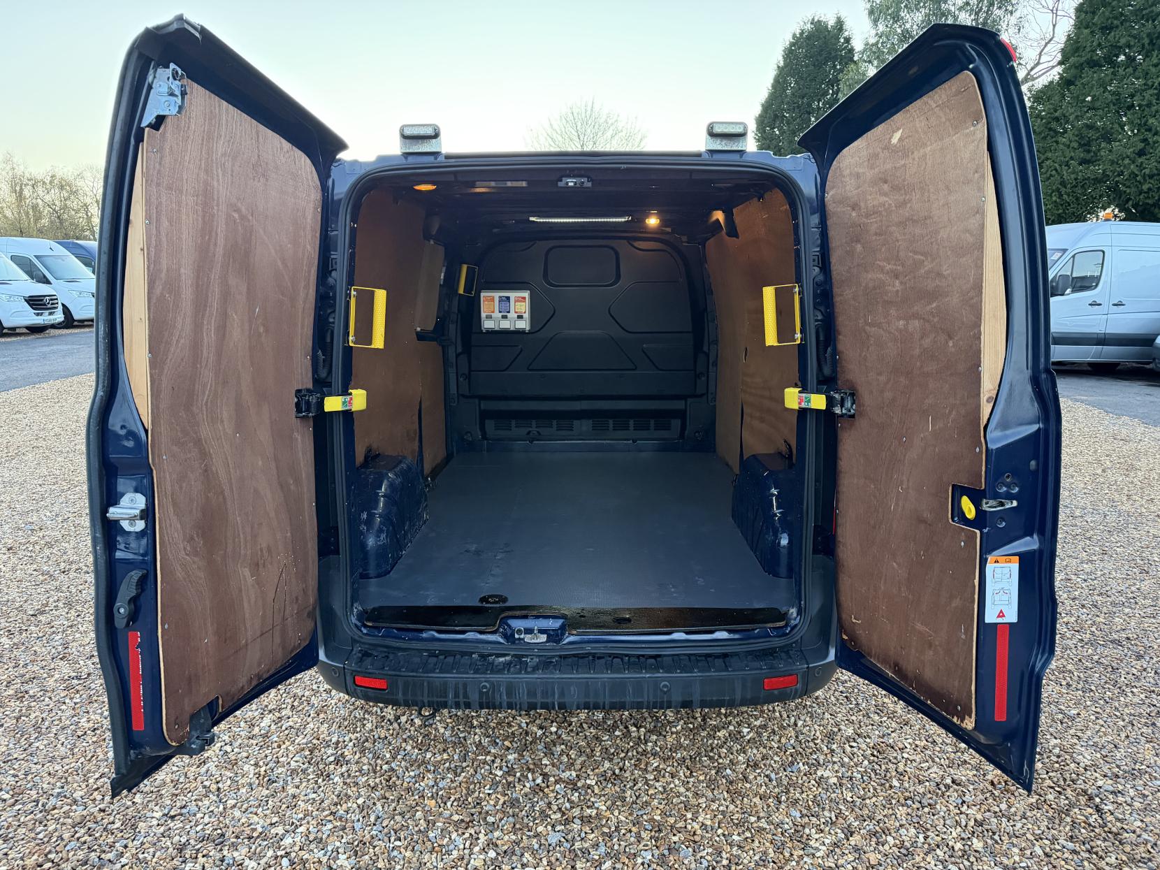 Ford Transit Custom 2.2 TDCi 330 Trend Panel Van 5dr Diesel Manual L2 H1 (197 g/km, 123 bhp)