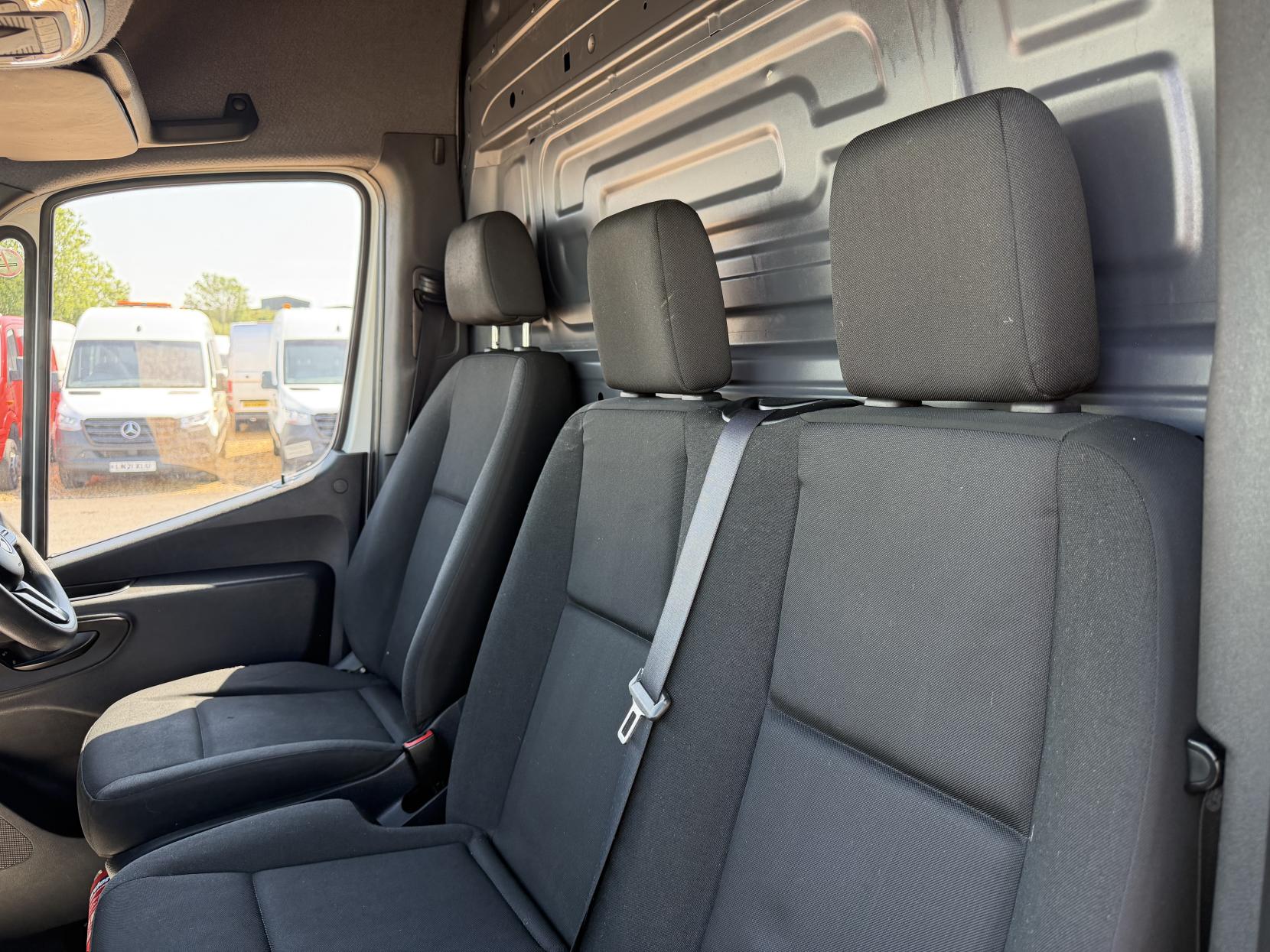 2019 Mercedes-Benz Sprinter 2.1 314 CDI Progressive Panel Van 5dr Diesel G-Tronic FWD L1 H1 Euro 6 (s/s) (143 ps) - Thumbnail 17